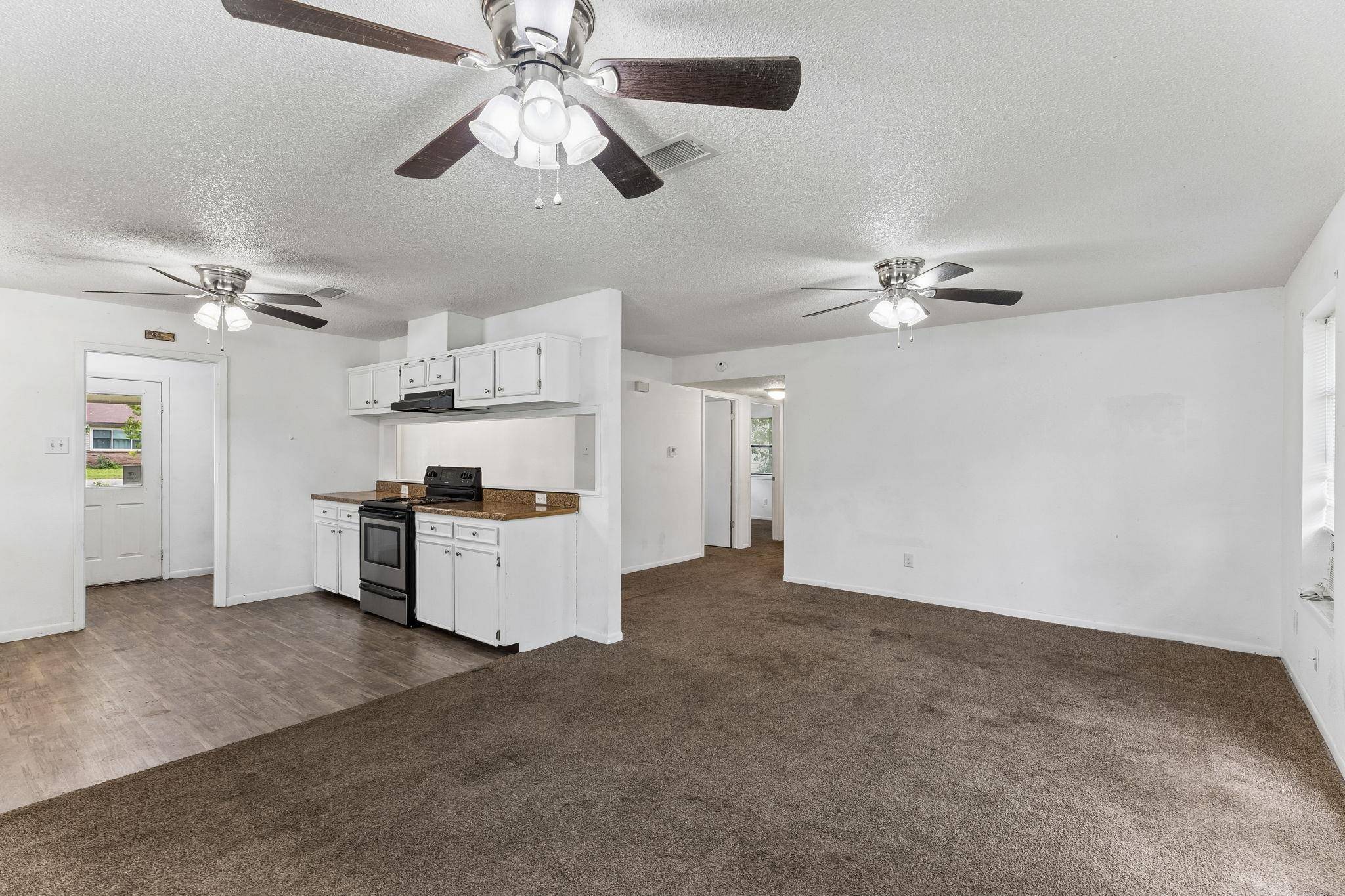 302 Harris ST, Smithville, TX 78957