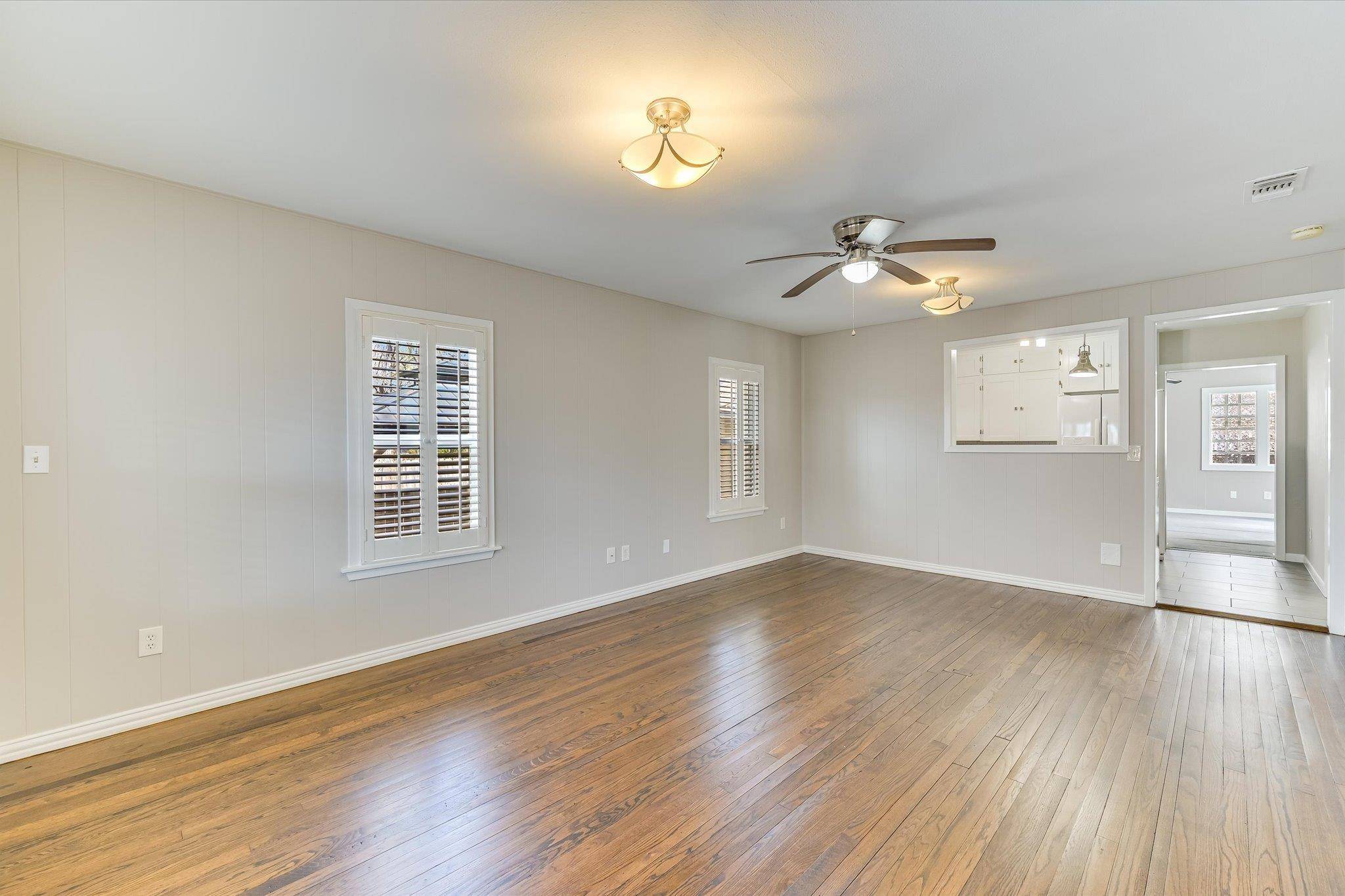 318 NW Loop 230 HWY, Smithville, TX 78957