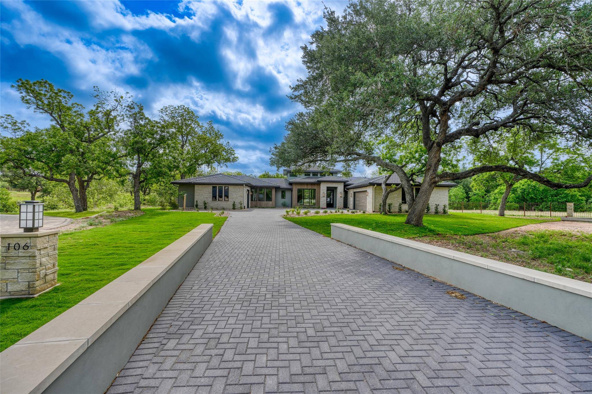 106 Edwards CIR, Horseshoe Bay, TX 78657
