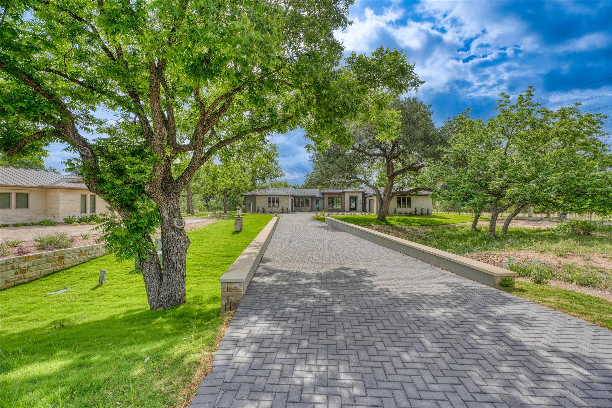 106 Edwards CIR, Horseshoe Bay, TX 78657