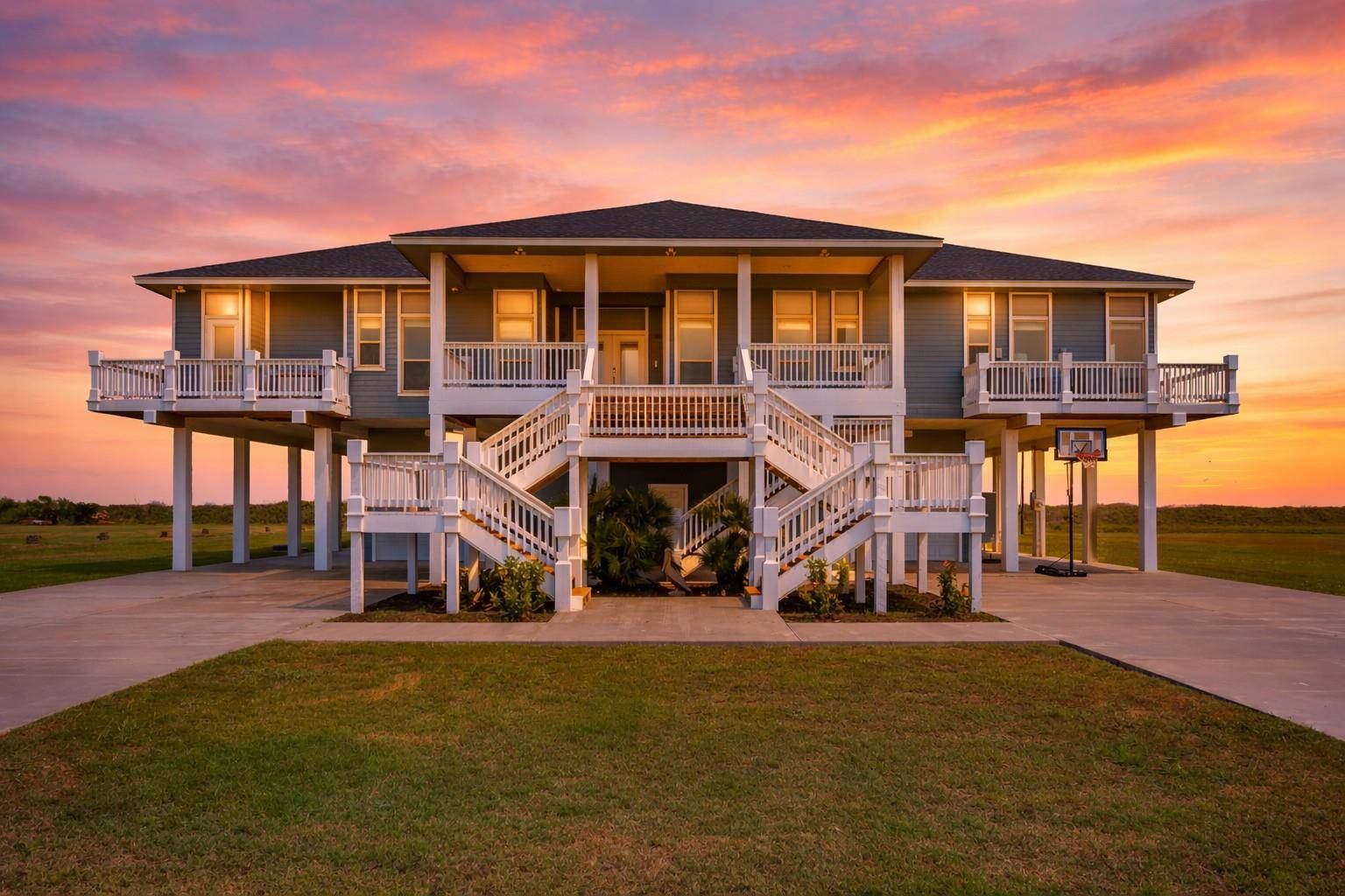 672 Villa DR, Crystal Beach, TX 77650