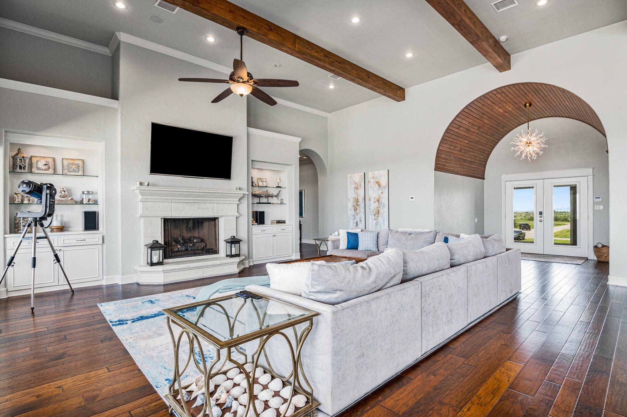 672 Villa DR, Crystal Beach, TX 77650