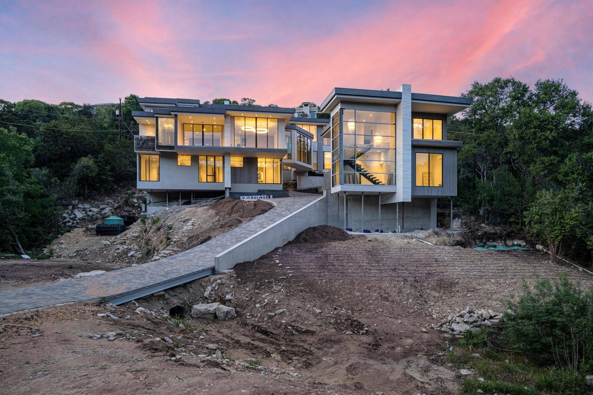 716 Laurel Valley RD, West Lake Hills, TX 78746