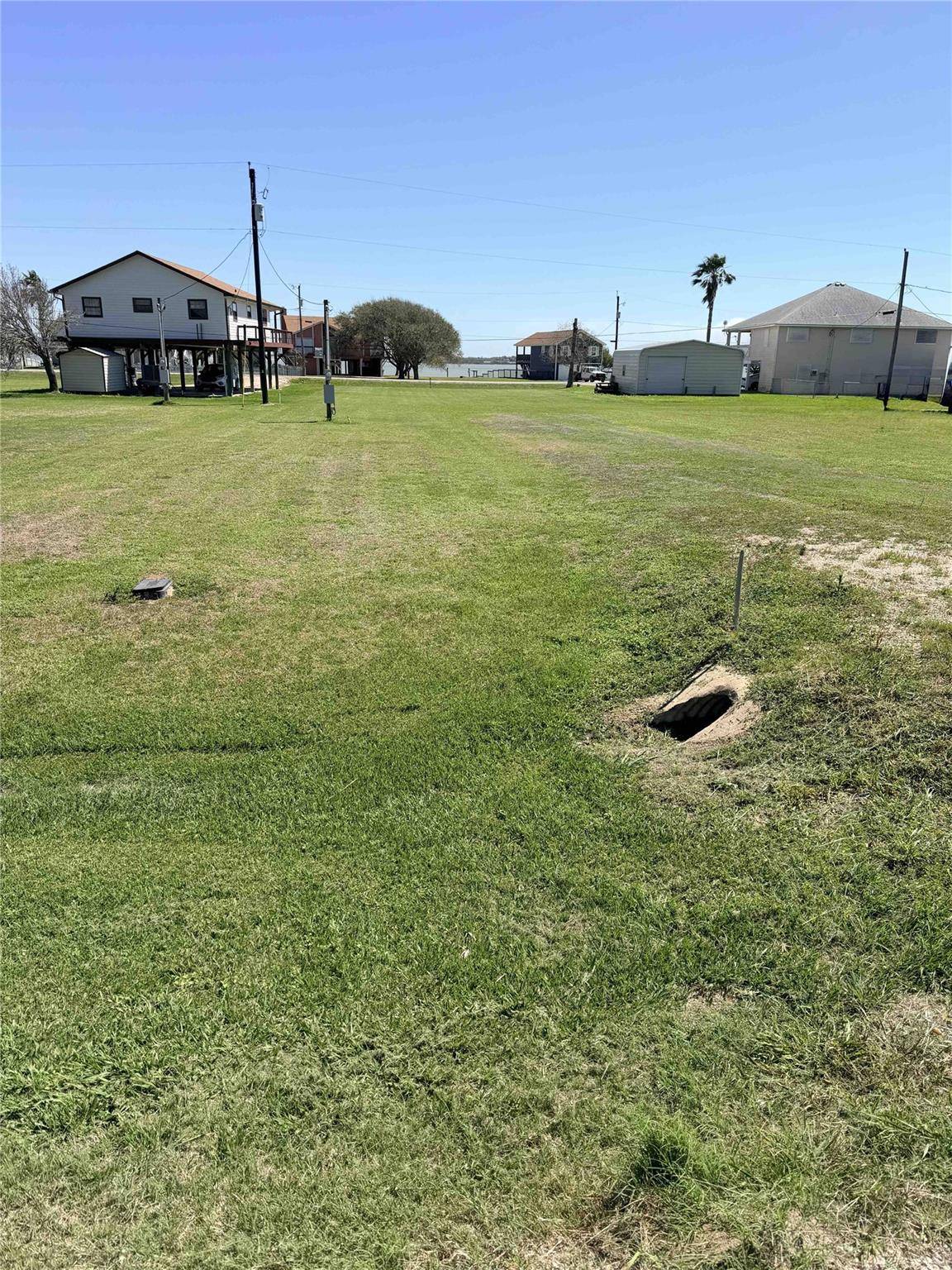 1912 Bayview DR, Palacios, TX 77465