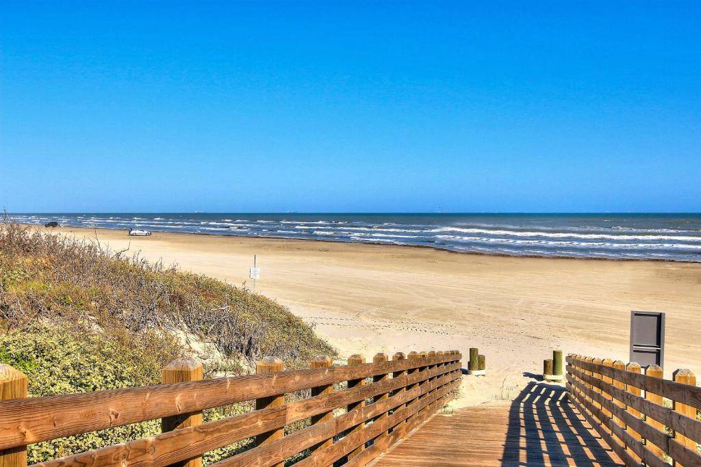 630 W Center SQ #303, Port Aransas, TX 78373