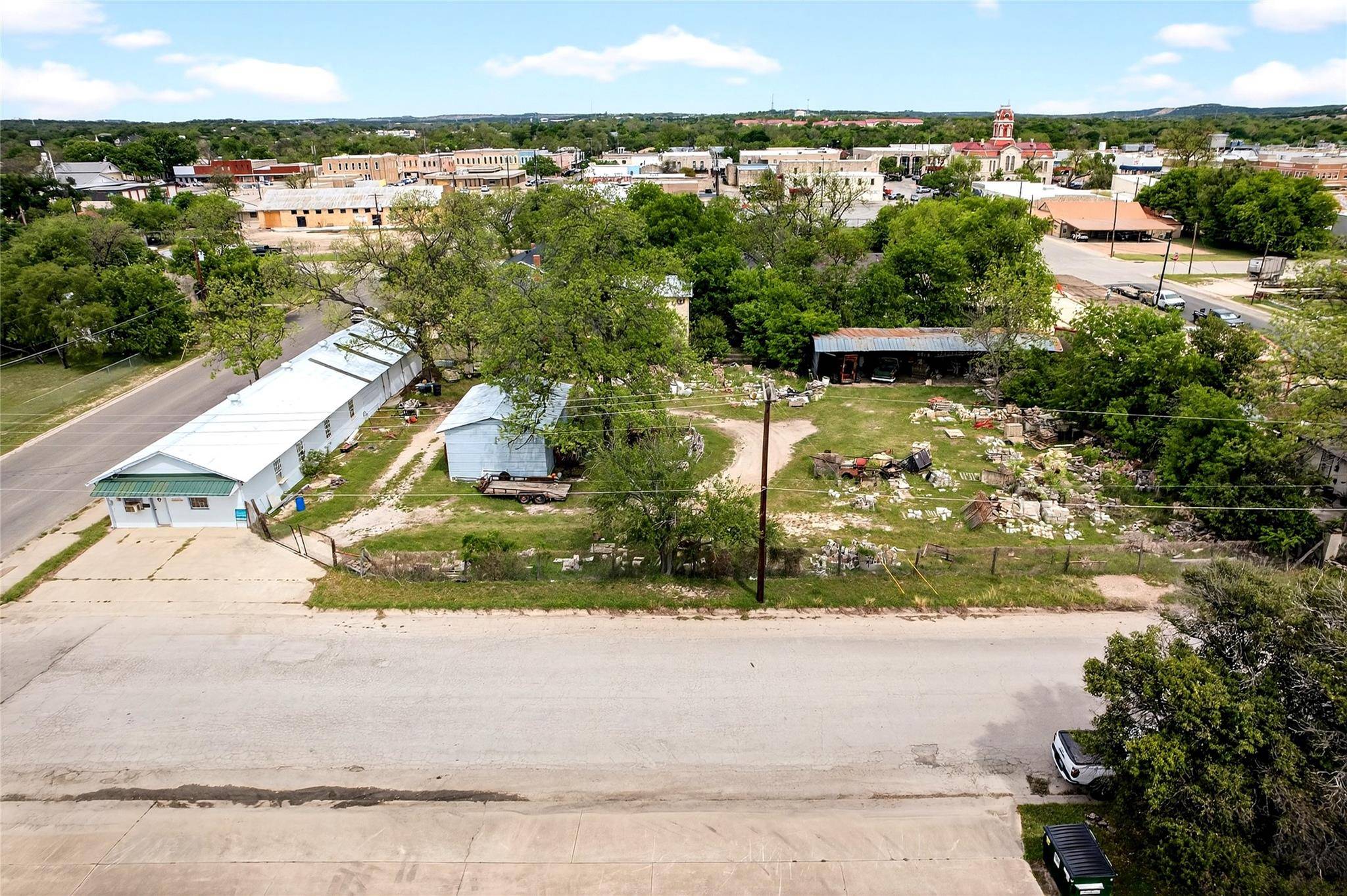 401 E 6th ST, Lampasas, TX 76550