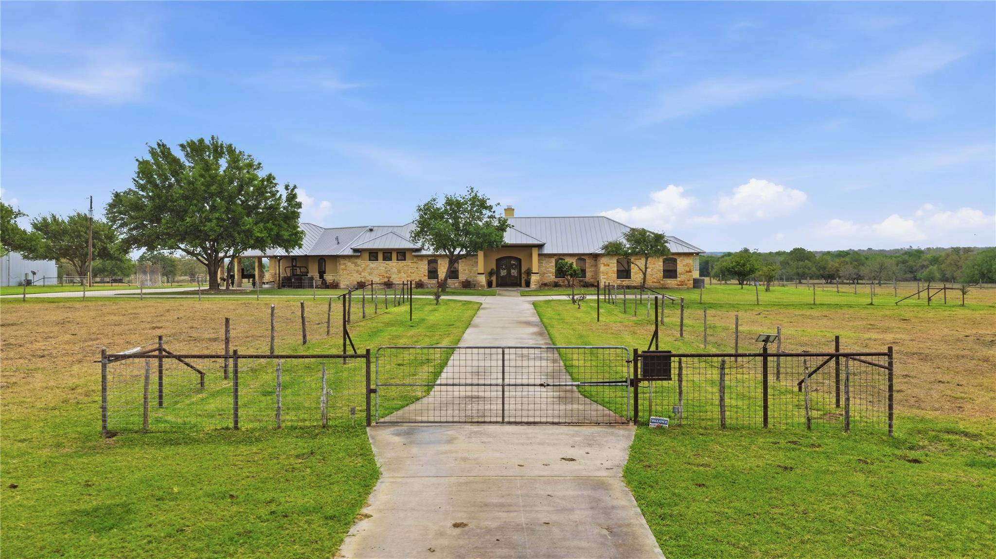 13661 E HIGHWAY 90, Kingsbury, TX 78638