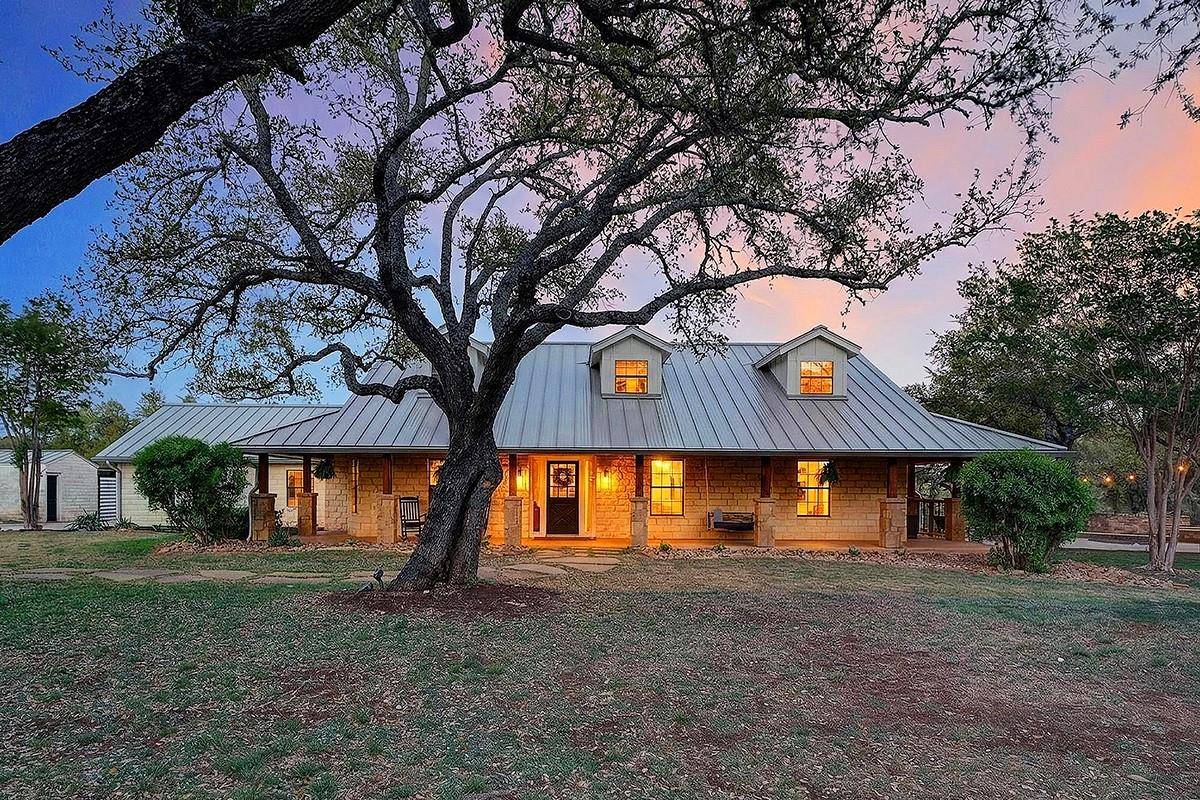 301 Medlin Creek LOOP, Dripping Springs, TX 78620