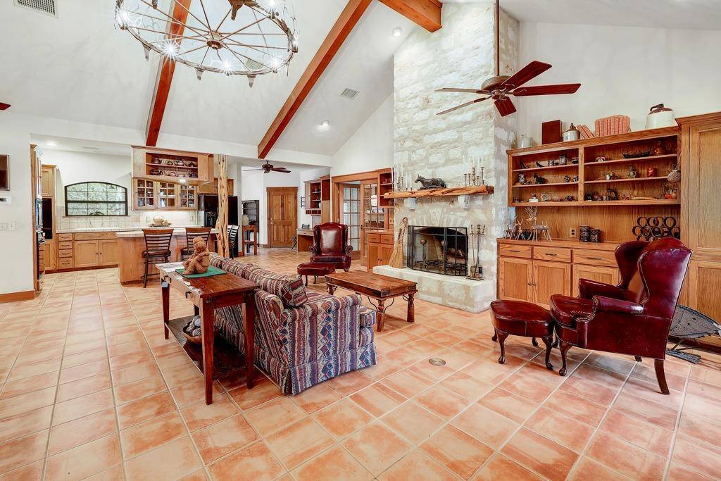 95 Augusta DR, Wimberley, TX 78676