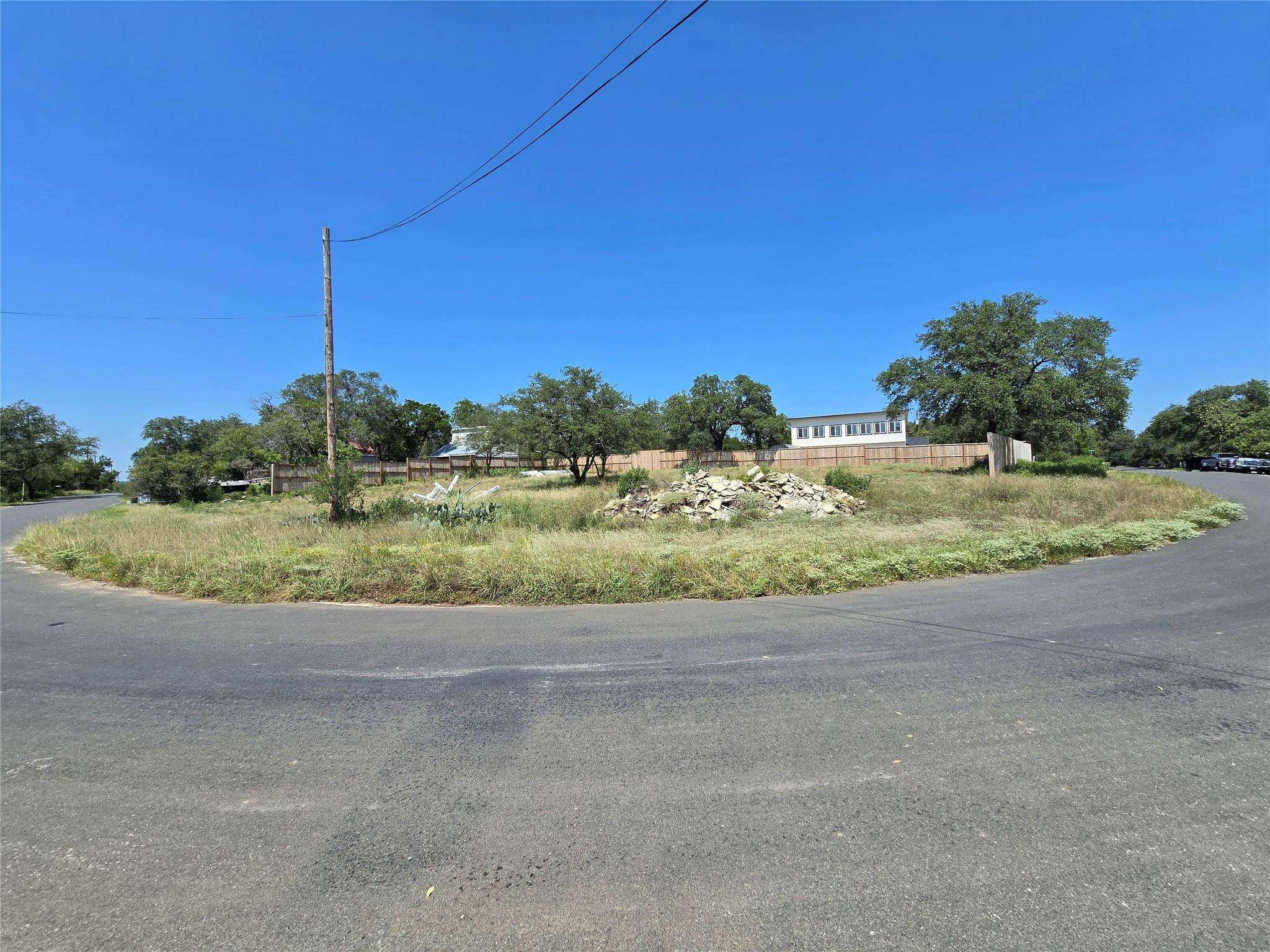 001 Martin LN, Spicewood, TX 78669