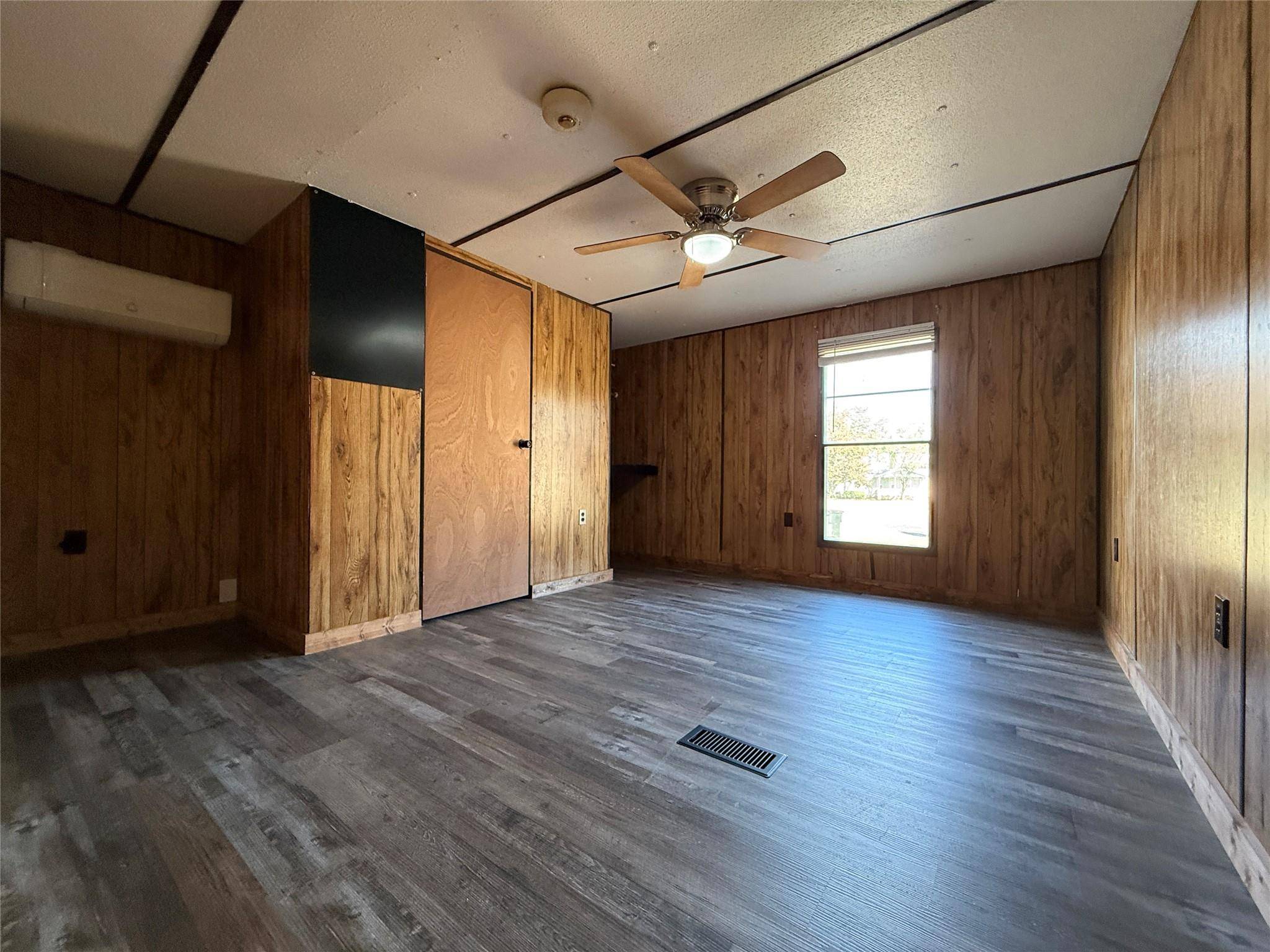 3807 Lands End CT, Granbury, TX 76048