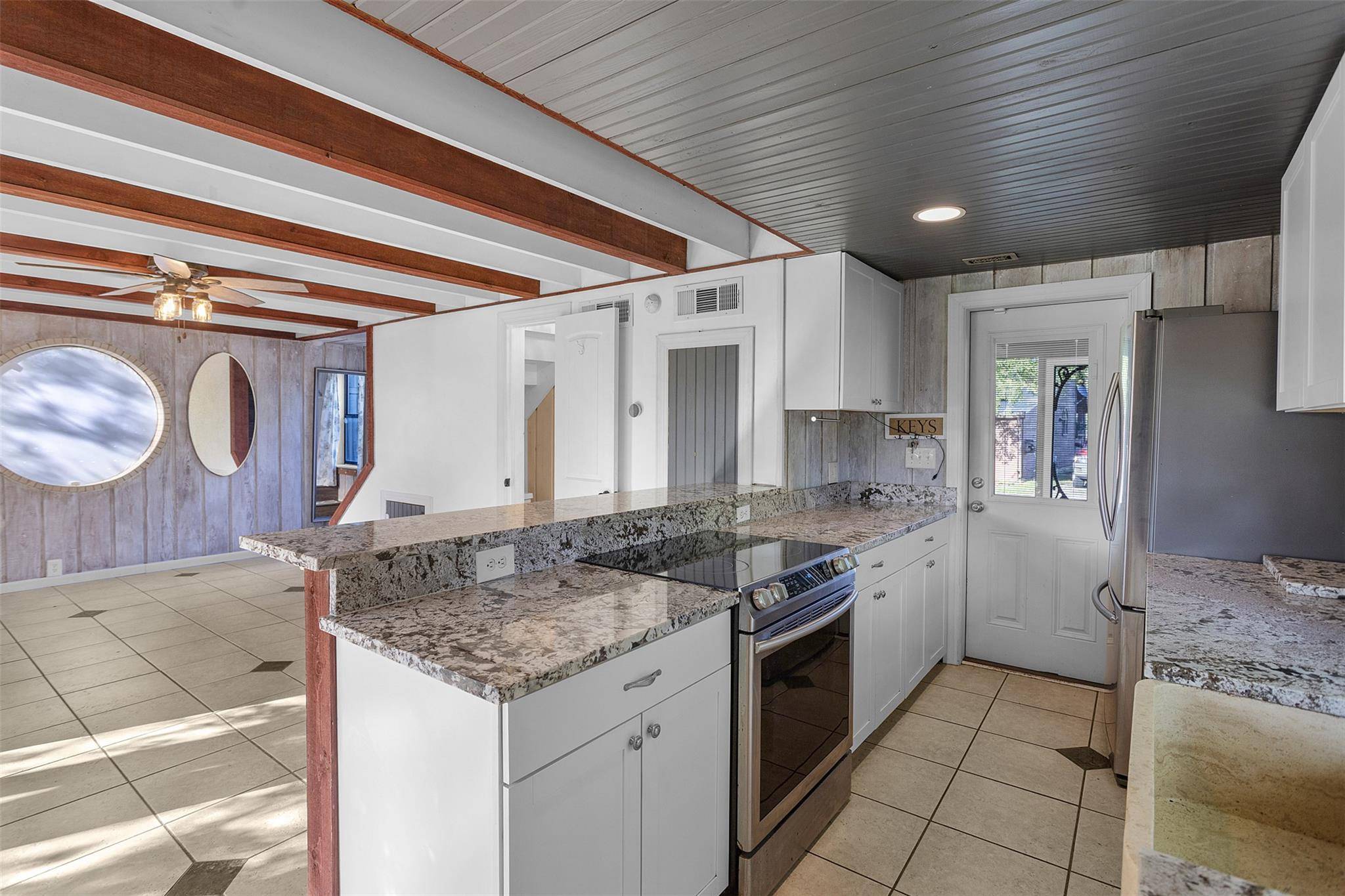 118 Topspin CIR, Spicewood, TX 78669