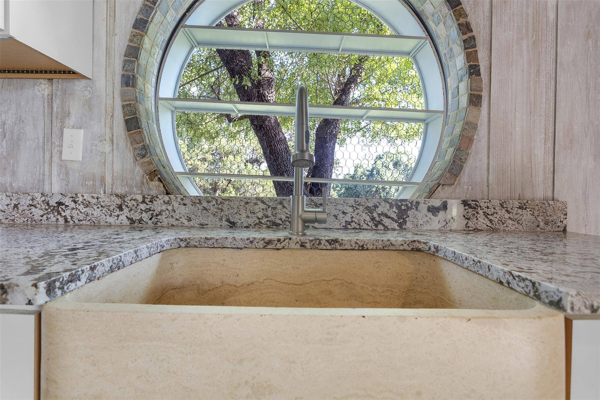 118 Topspin CIR, Spicewood, TX 78669