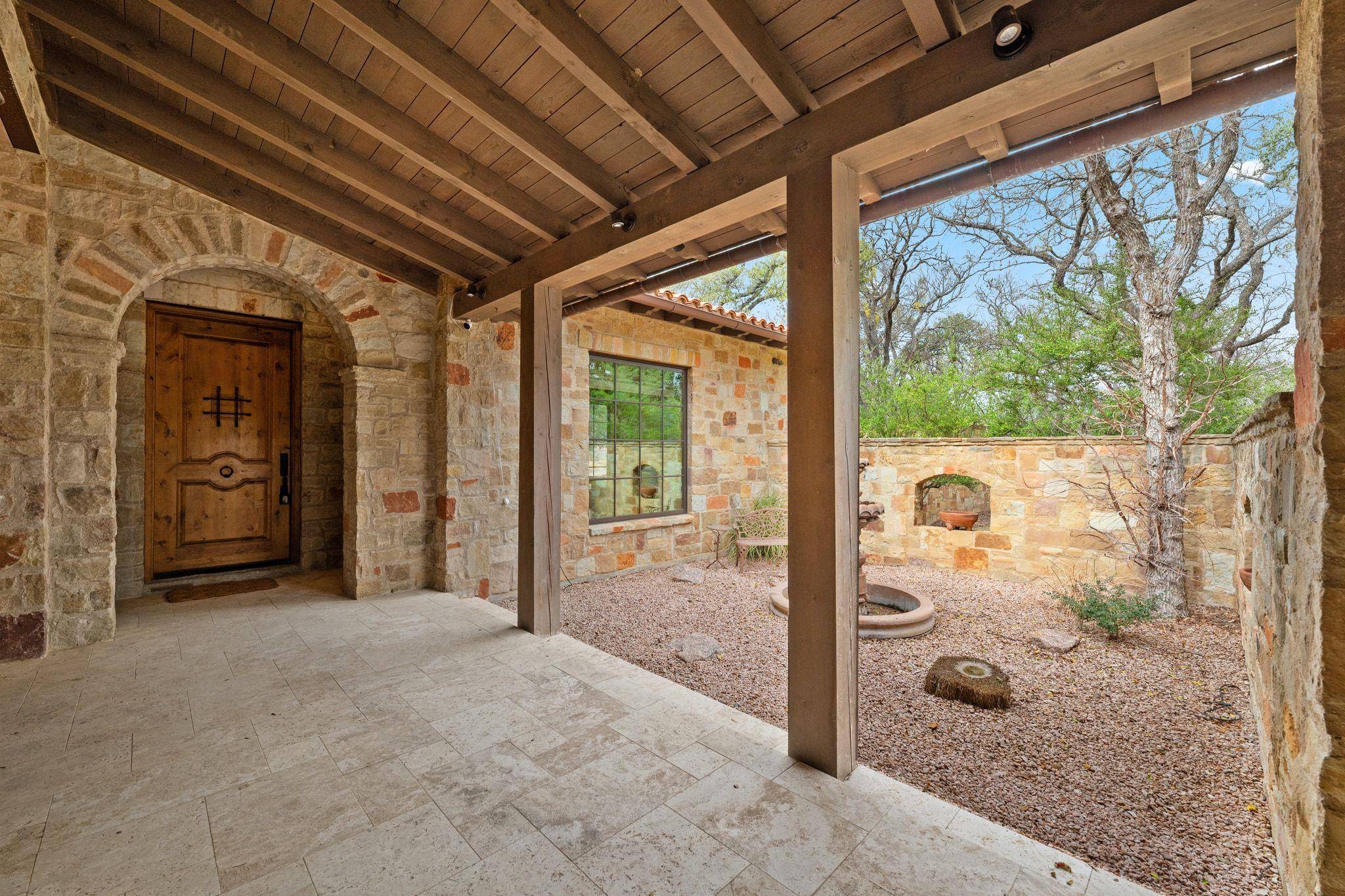 145 La Serena LOOP, Horseshoe Bay, TX 78657