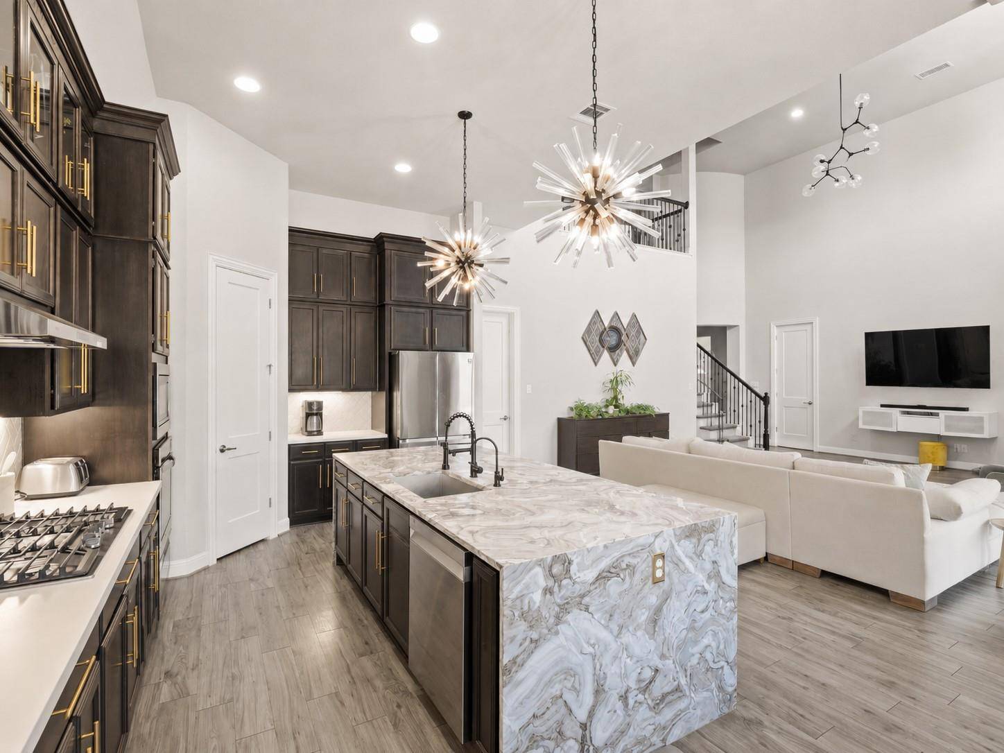 5304 Via Besso DR, Bee Cave, TX 78738