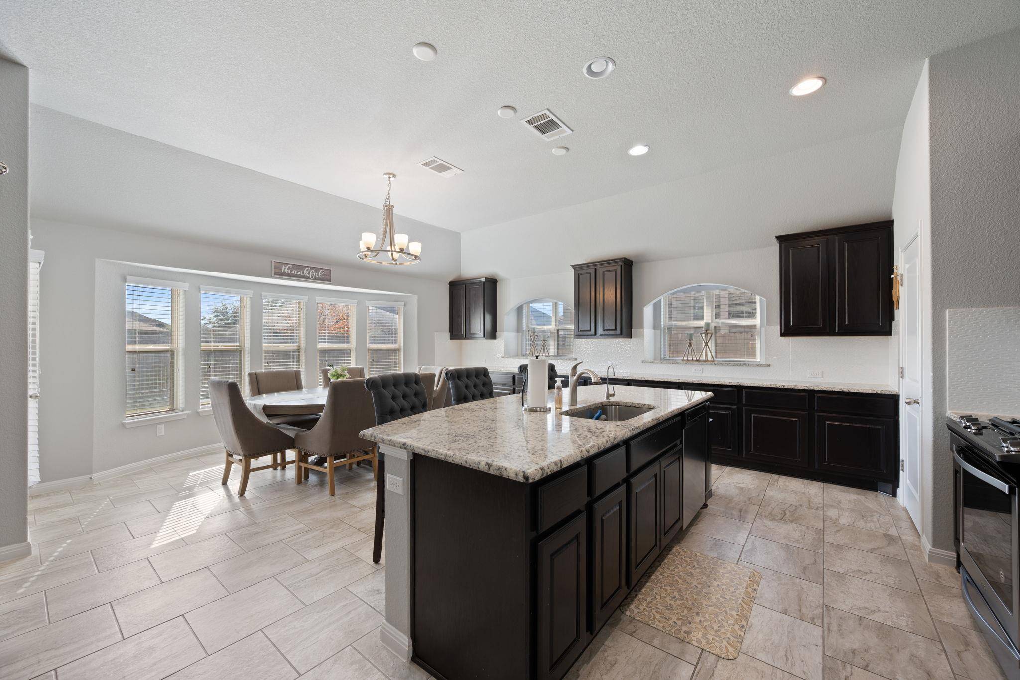 105 W Highfield ST, Hutto, TX 78634