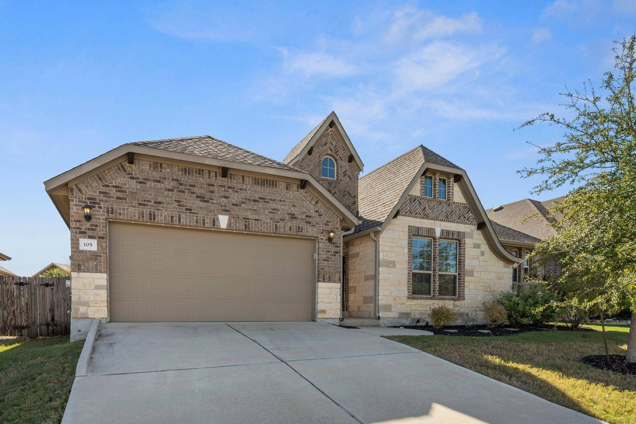 105 W Highfield ST, Hutto, TX 78634