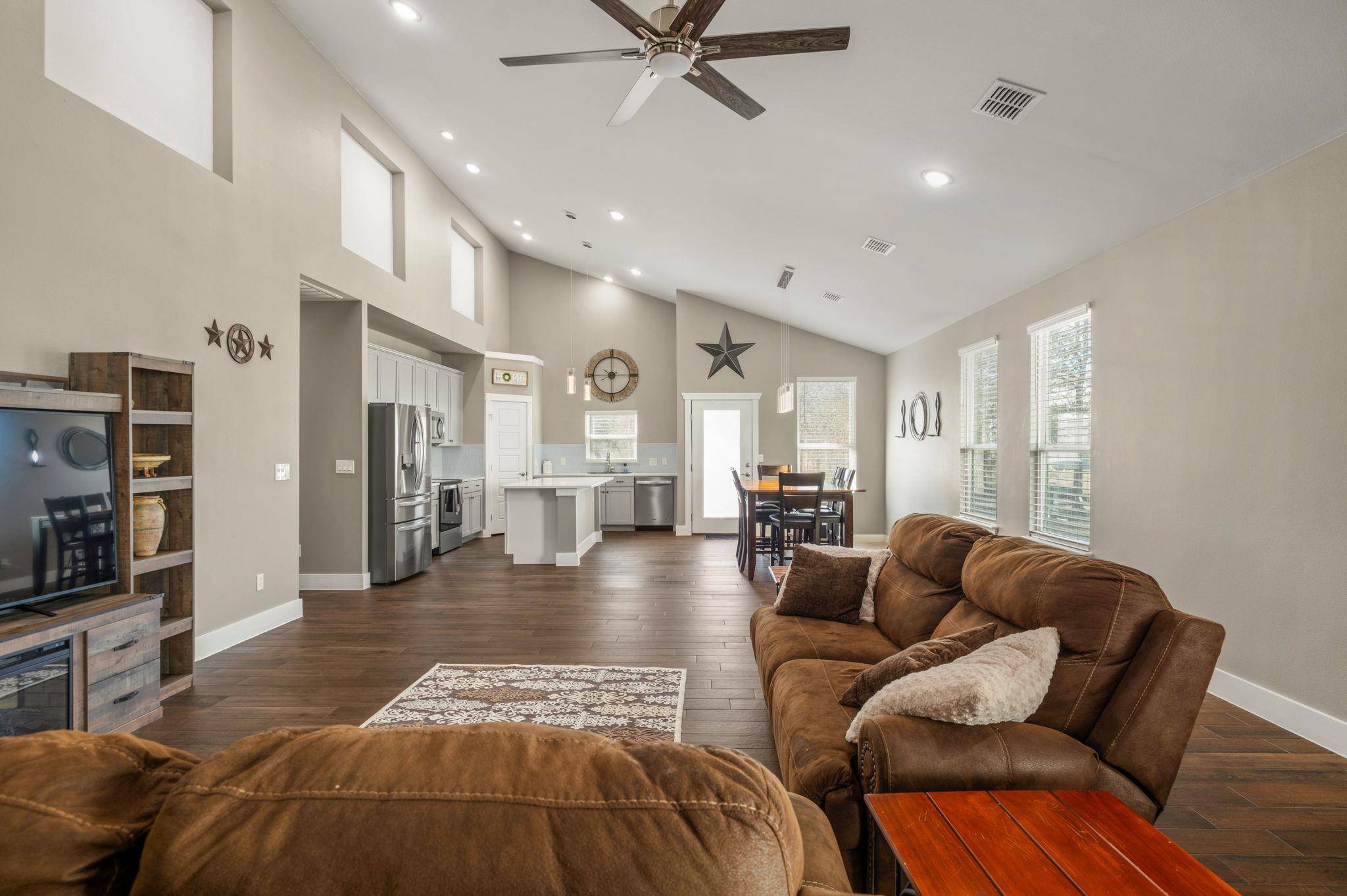 177 Mokulua LN, Bastrop, TX 78602