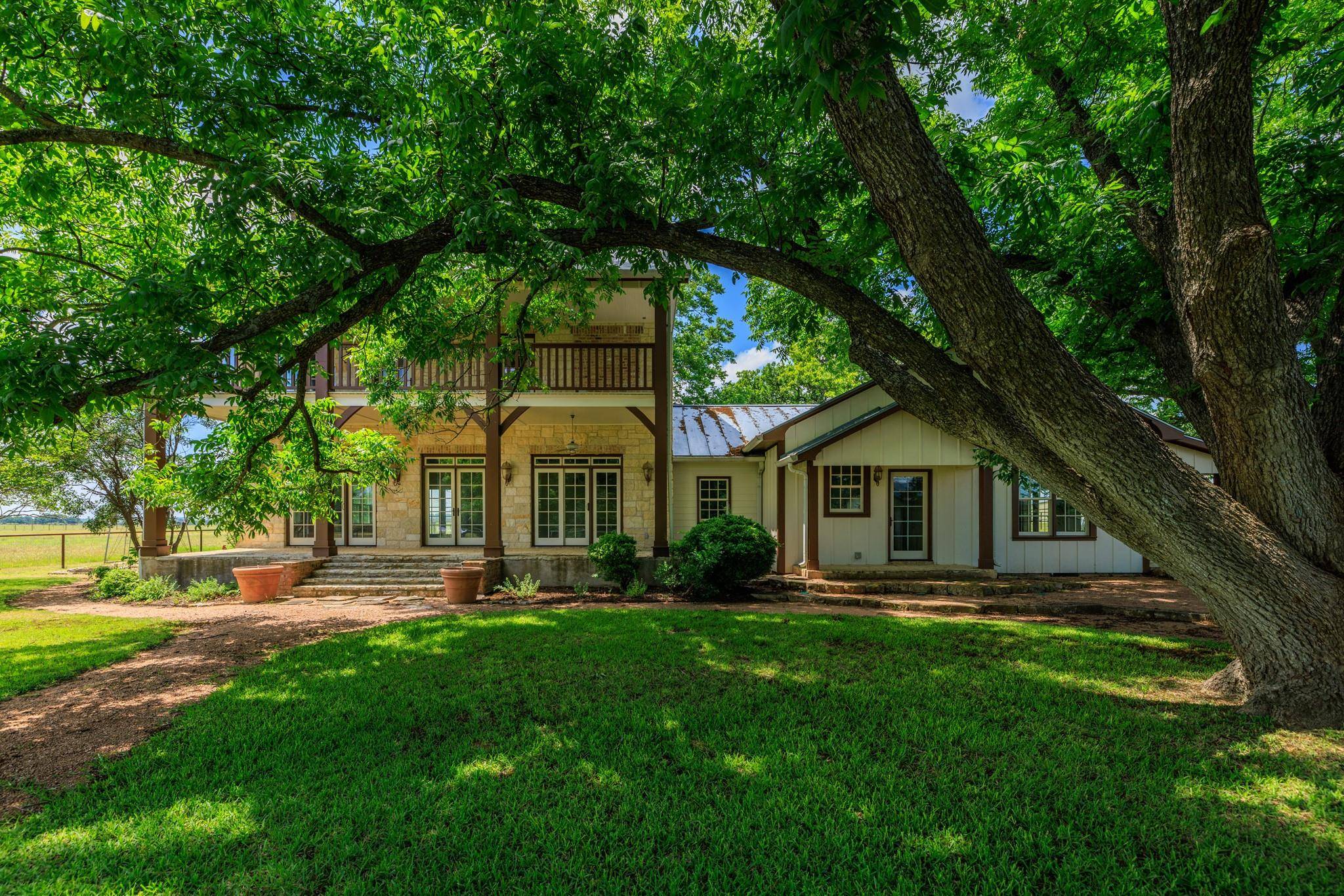 249 Eureka LN, Fredericksburg, TX 78624