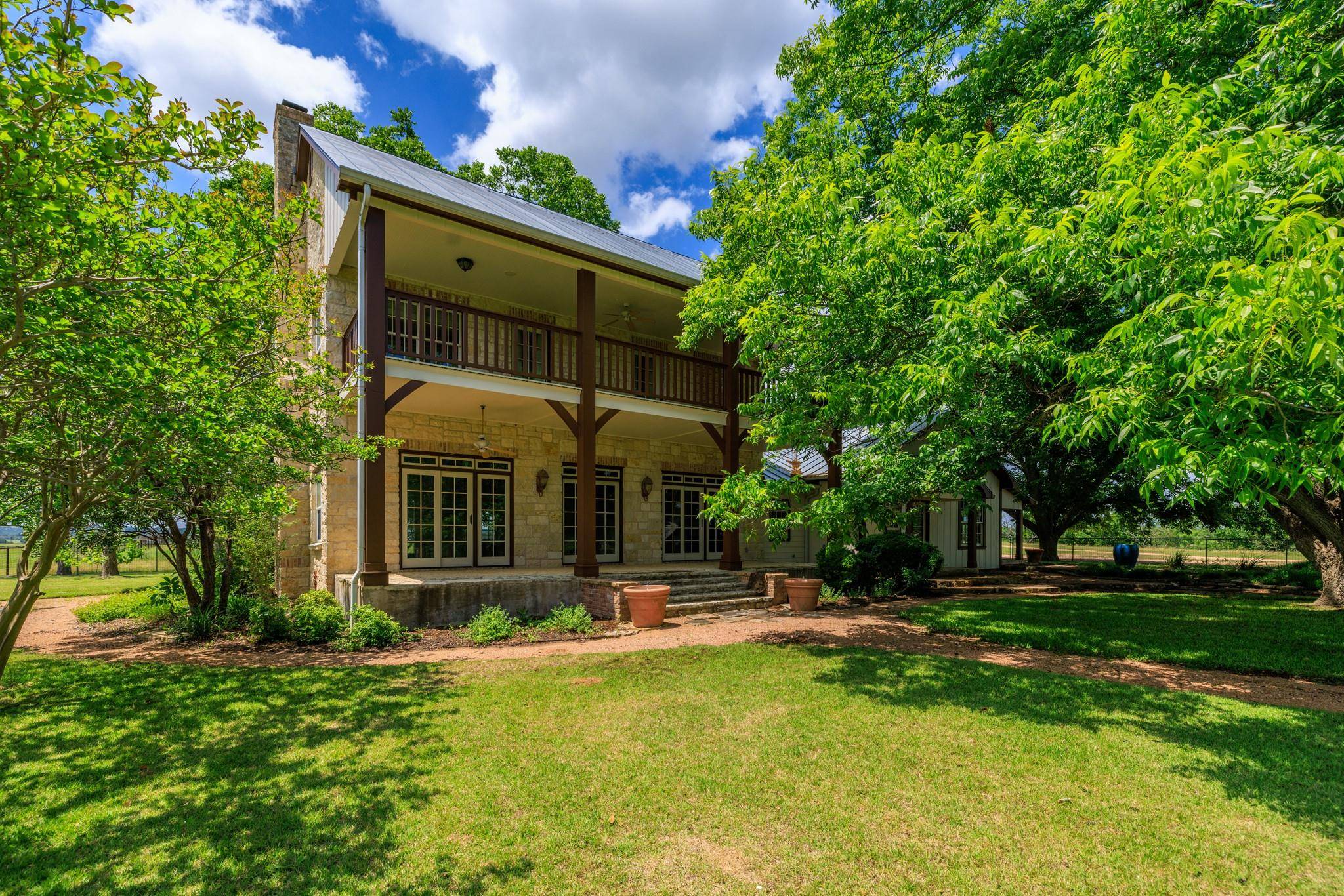 249 Eureka LN, Fredericksburg, TX 78624