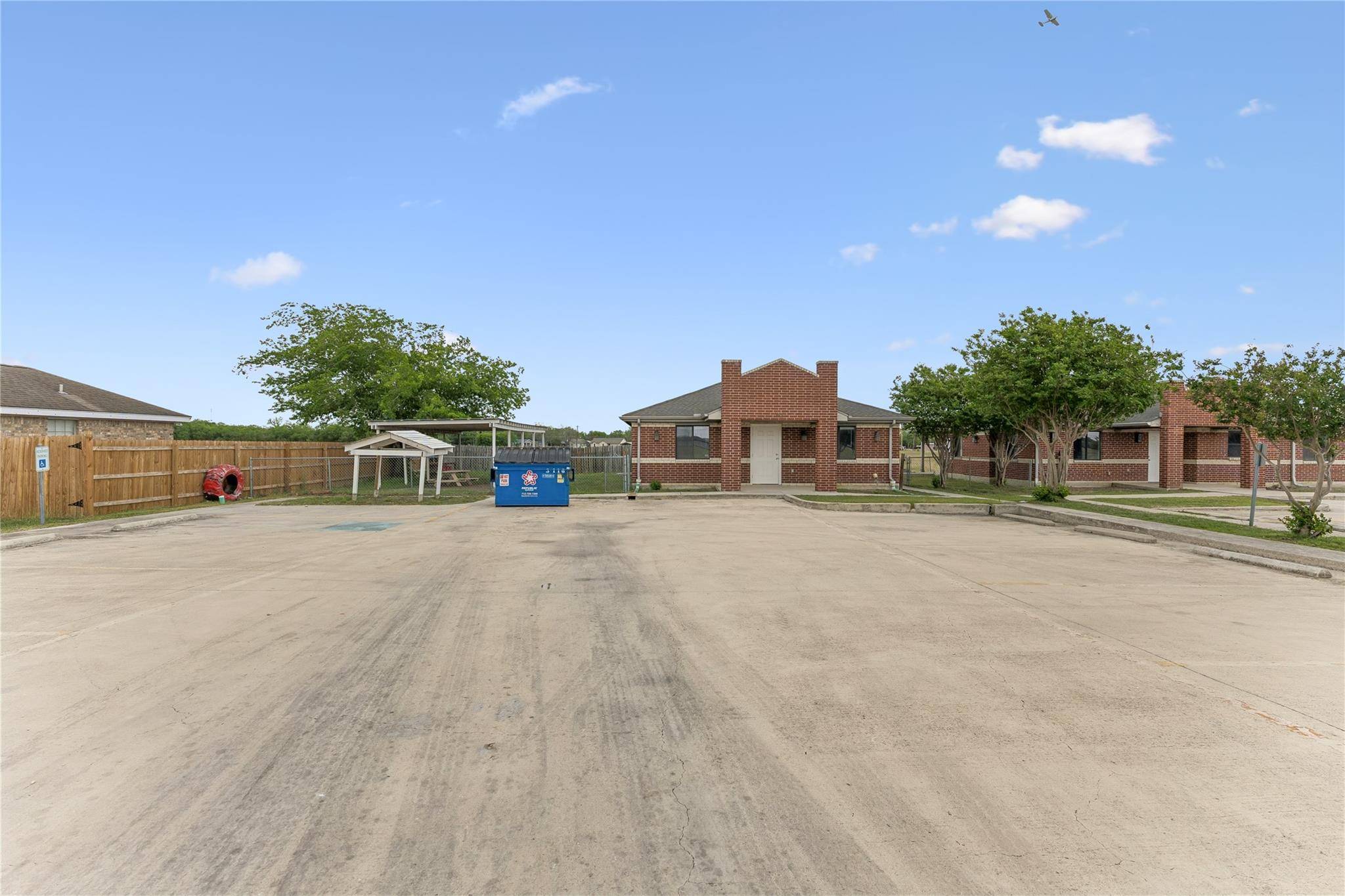 1020 S Guadalupe ST, Lockhart, TX 78644