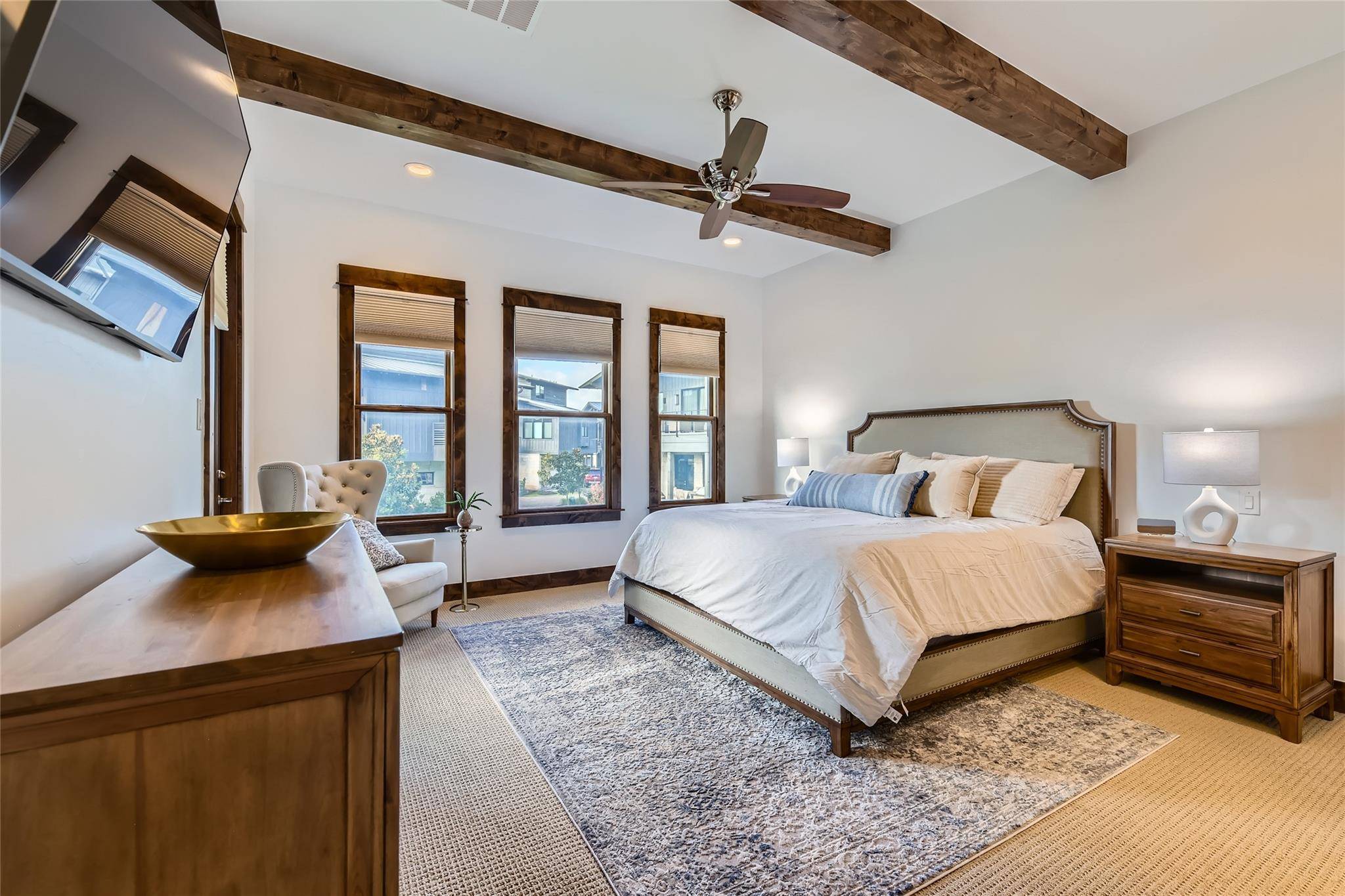 2217 Seabiscuit CV #103, Spicewood, TX 78669