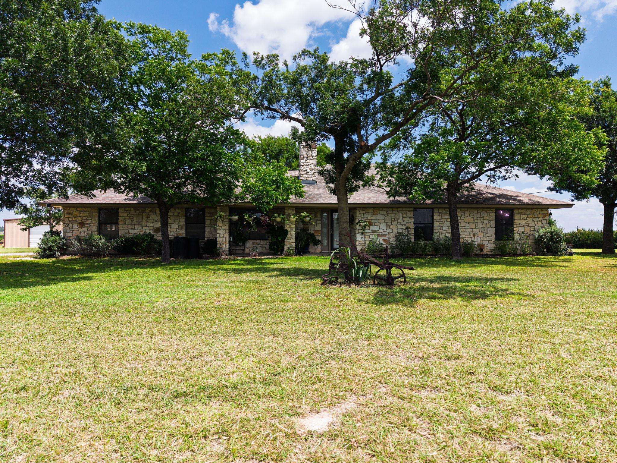 120 Rae LN, Jarrell, TX 76537