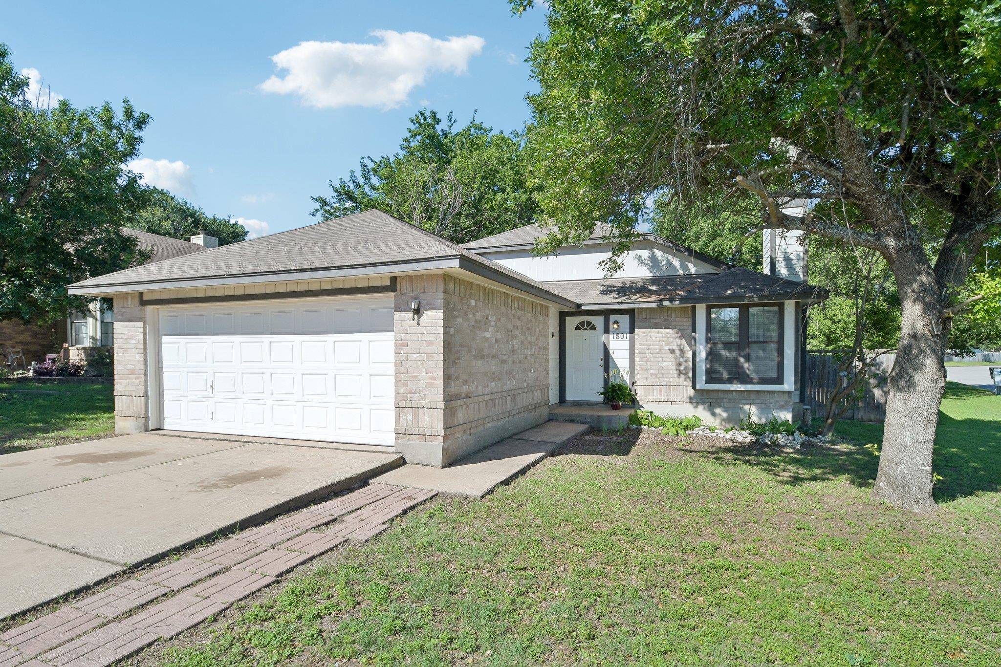 1801 Twisted Oak DR, Leander, TX 78641