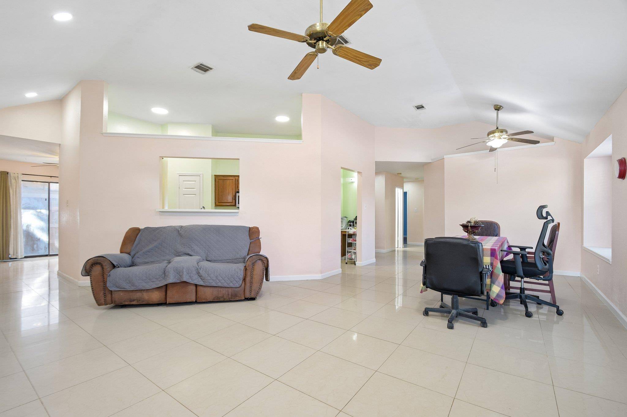 1801 Twisted Oak DR, Leander, TX 78641