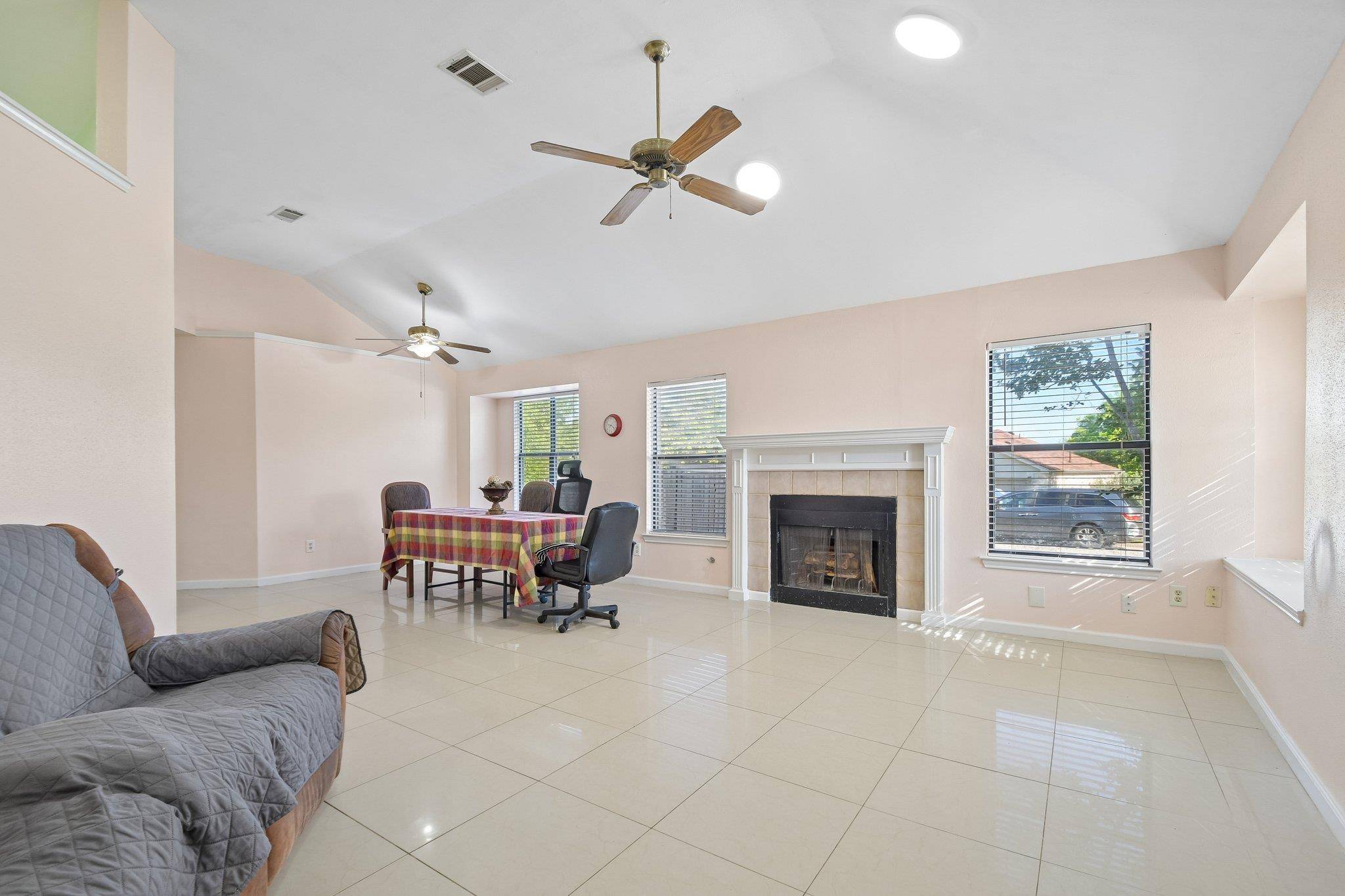 1801 Twisted Oak DR, Leander, TX 78641