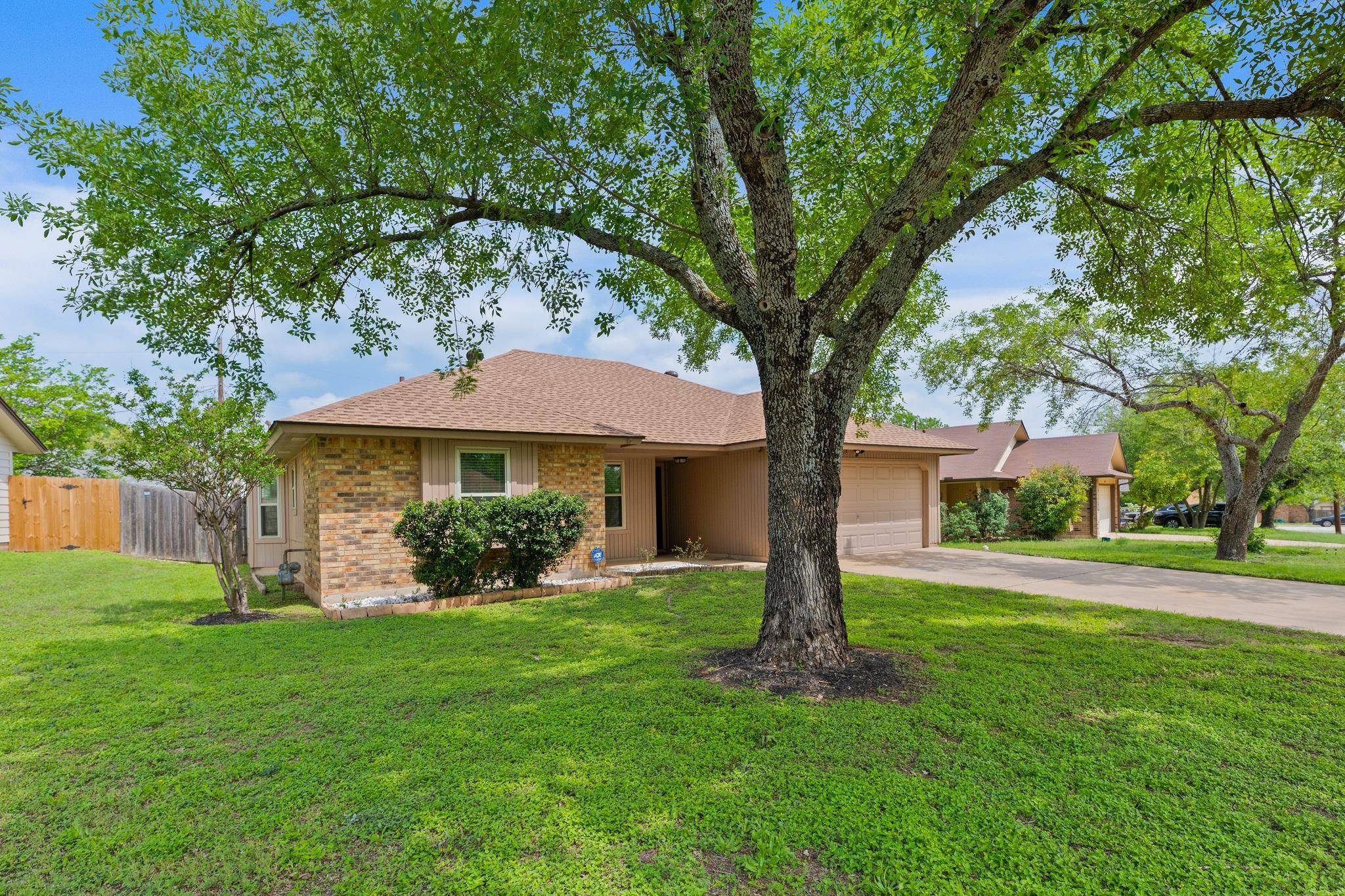 1006 Cresswell DR, Pflugerville, TX 78660