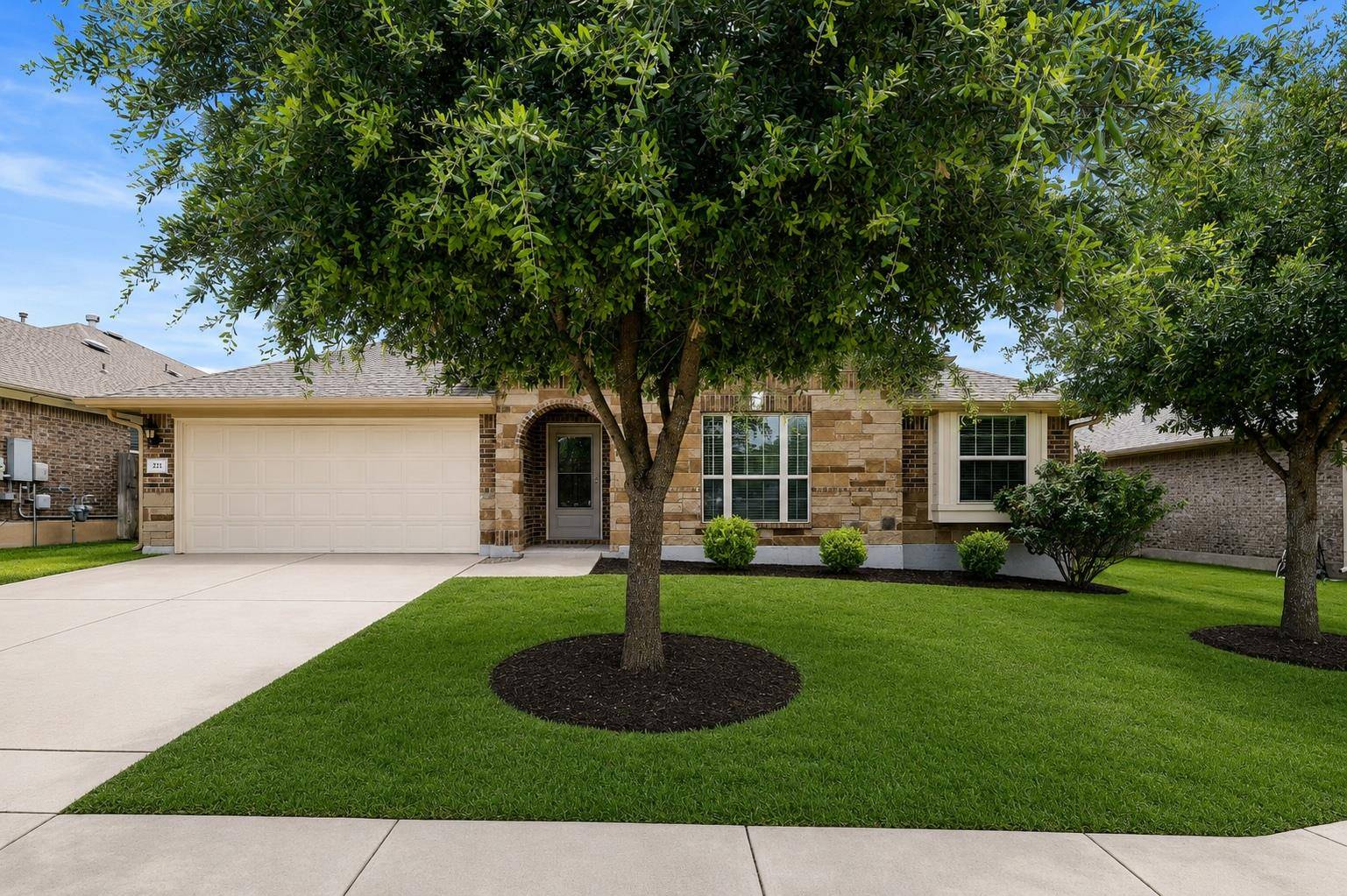 221 Loch Lomond ST, Hutto, TX 78634