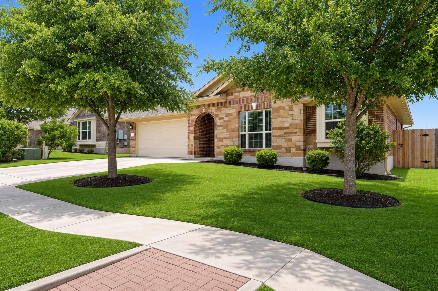 221 Loch Lomond ST, Hutto, TX 78634