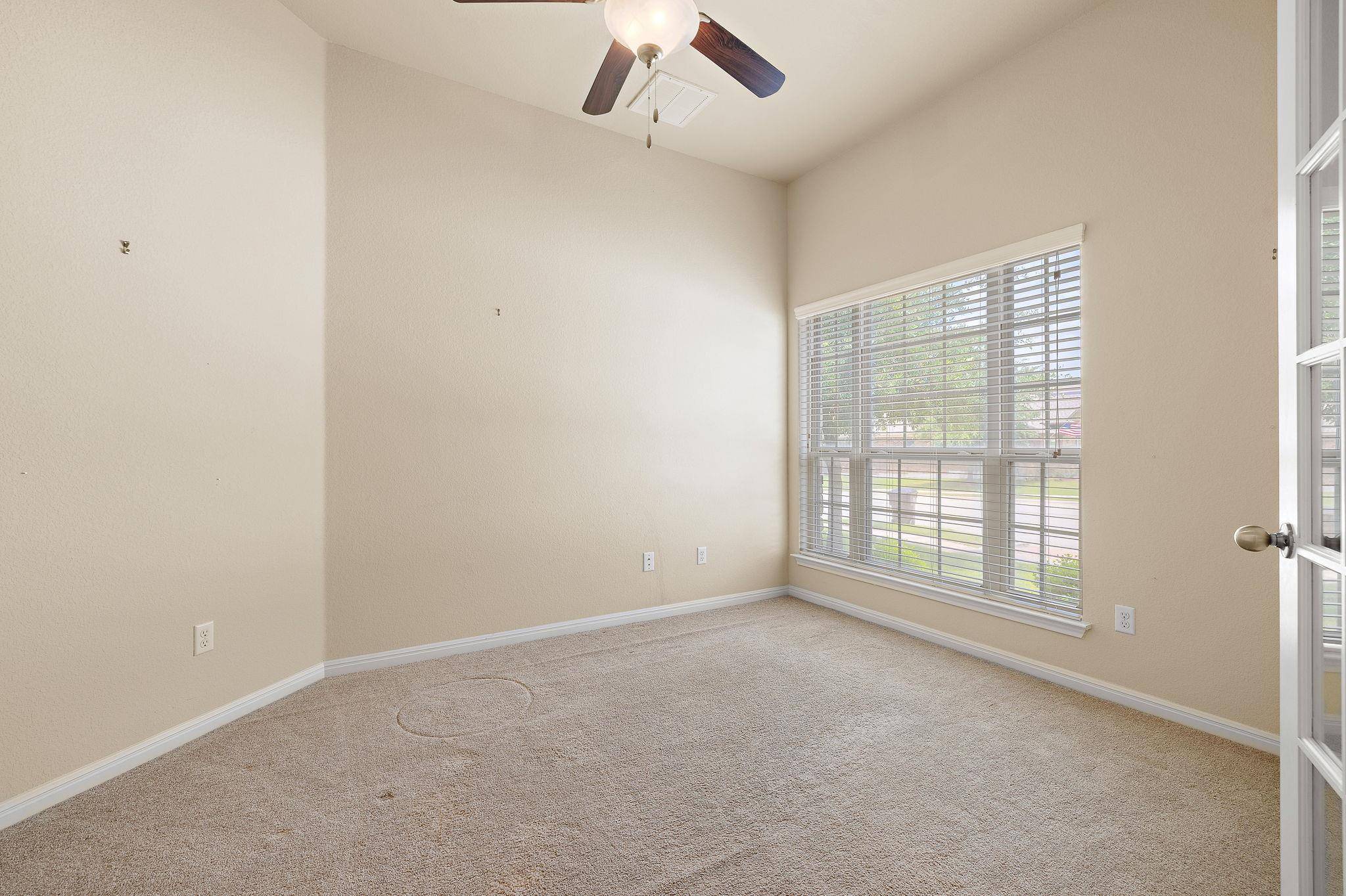 221 Loch Lomond ST, Hutto, TX 78634