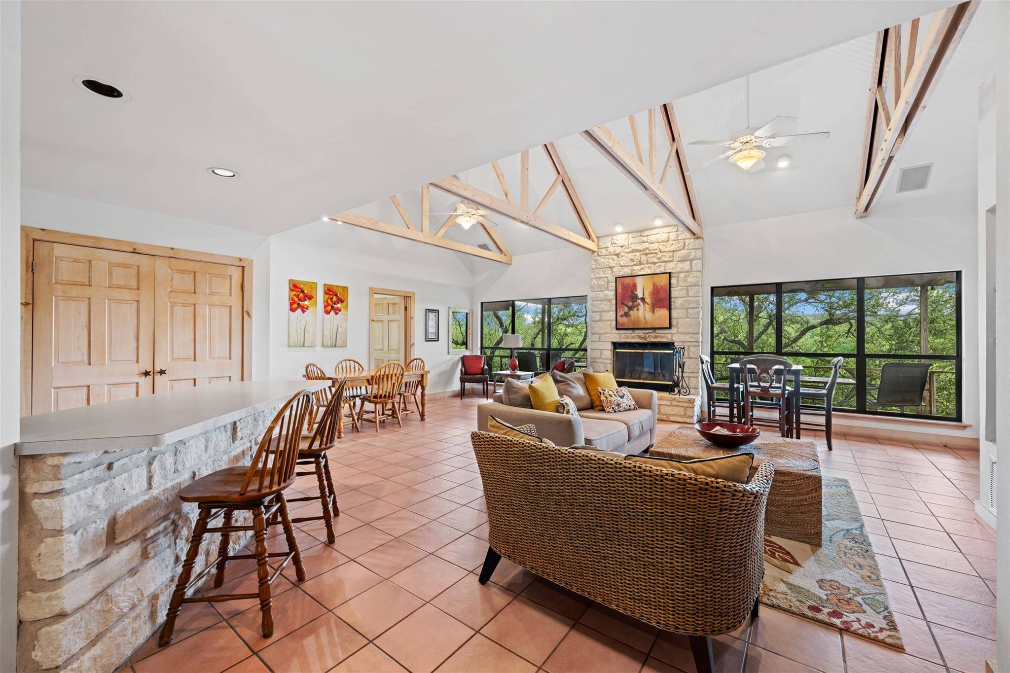 555 Hillsedge RD, Wimberley, TX 78676