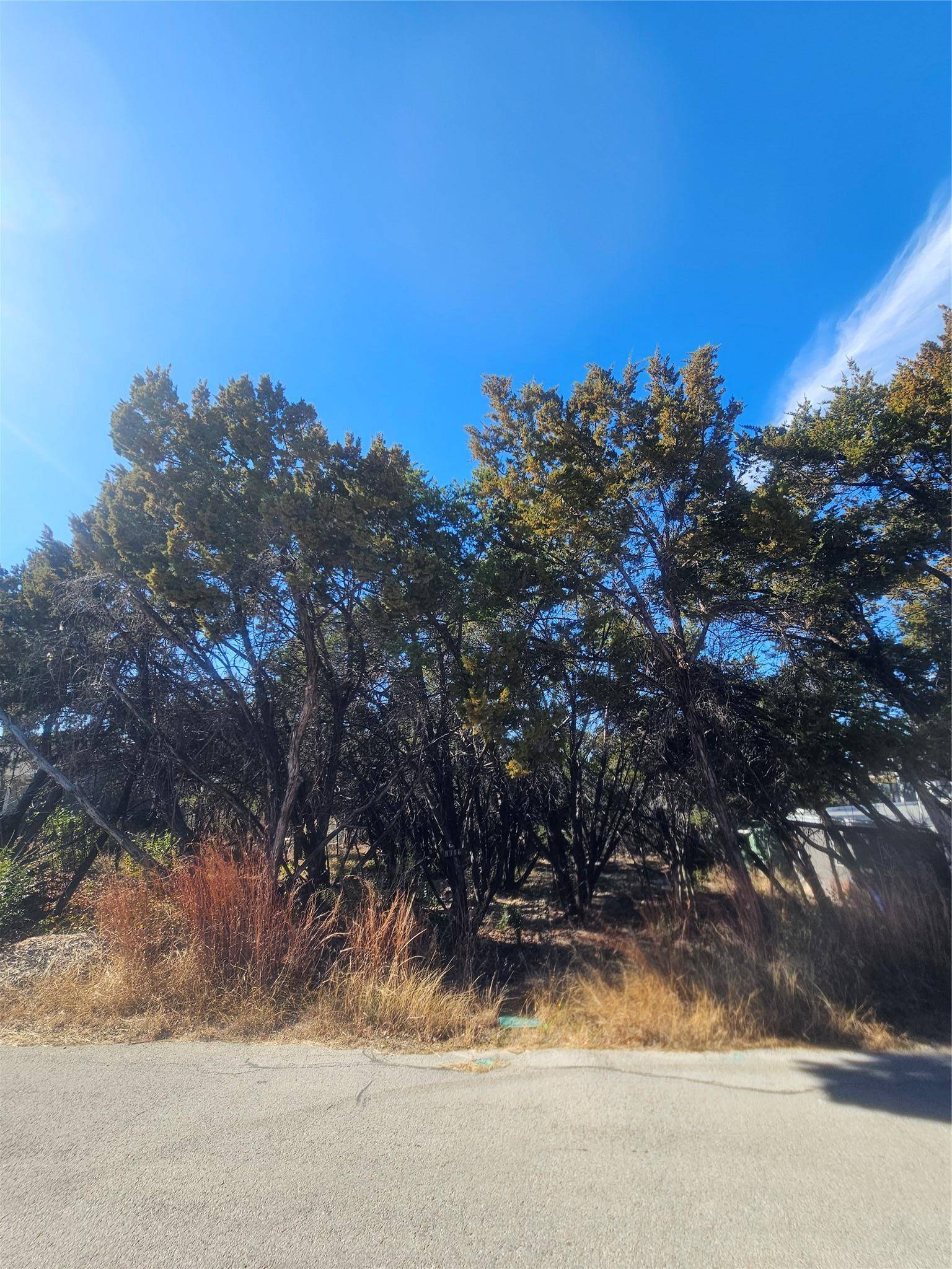 8316 Bronco LN, Lago Vista, TX 78645