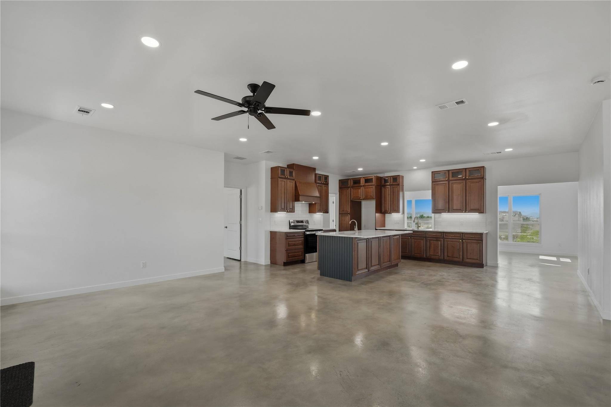 9345 Hajovsky RD, La Grange, TX 78945