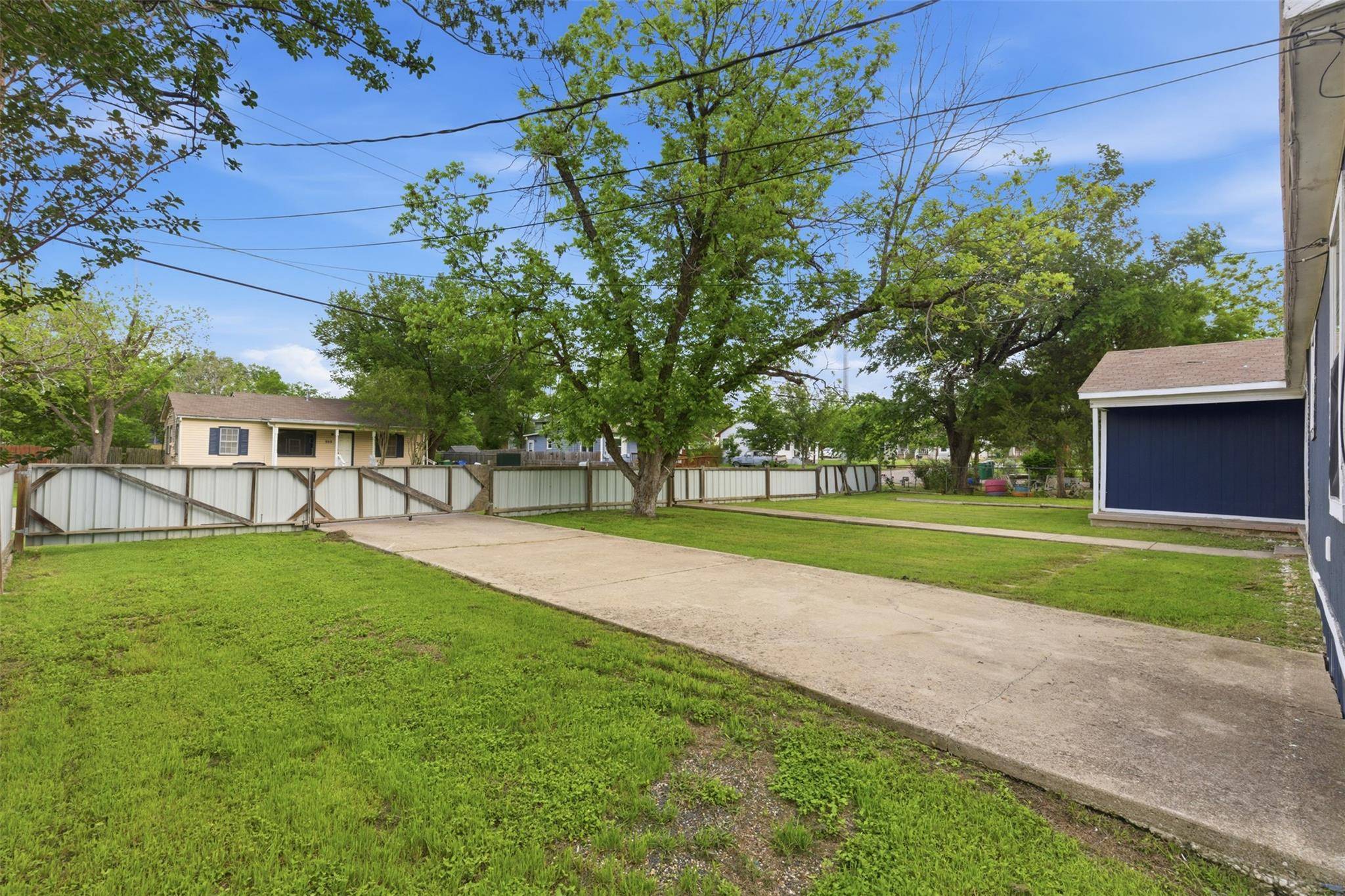 206 Oscar ST, Taylor, TX 76574