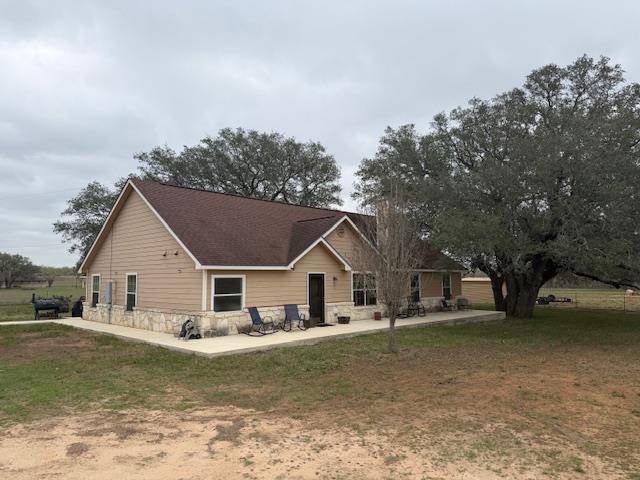 100 County Road 423, Stockdale, TX 78160