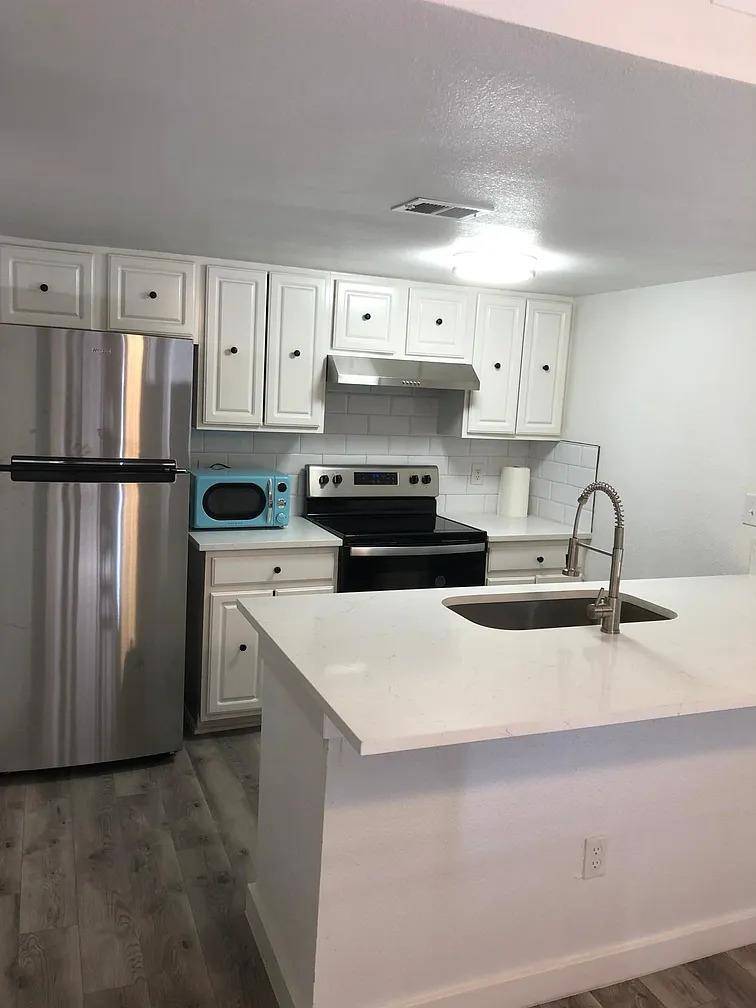 2124 Burton DR #160, Austin, TX 78741