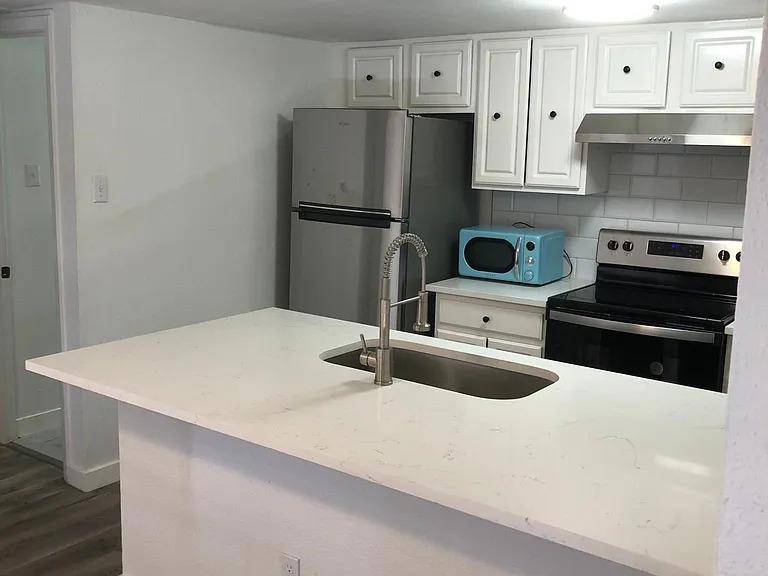 2124 Burton DR #160, Austin, TX 78741