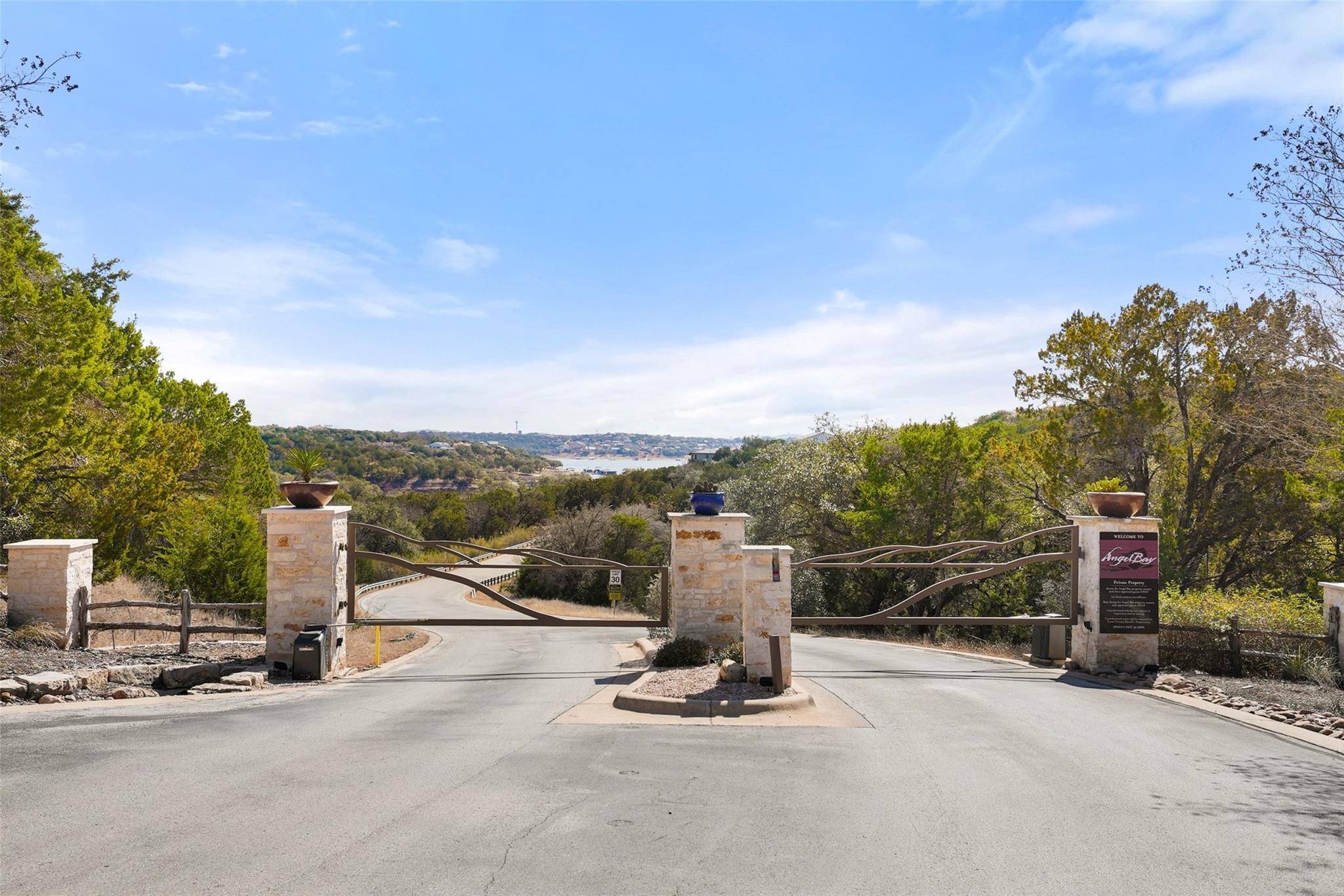 600 N Angel Light DR, Spicewood, TX 78669