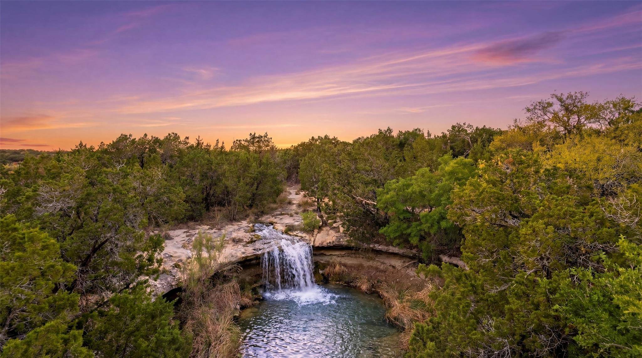 600 N Angel Light DR, Spicewood, TX 78669