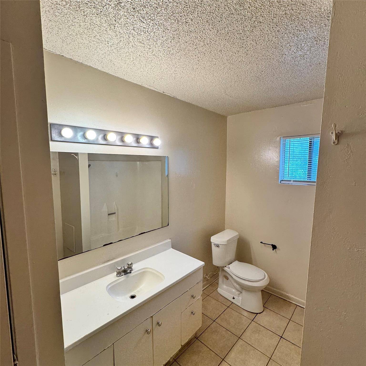 1626 Royal Hill DR #B, Austin, TX 78741