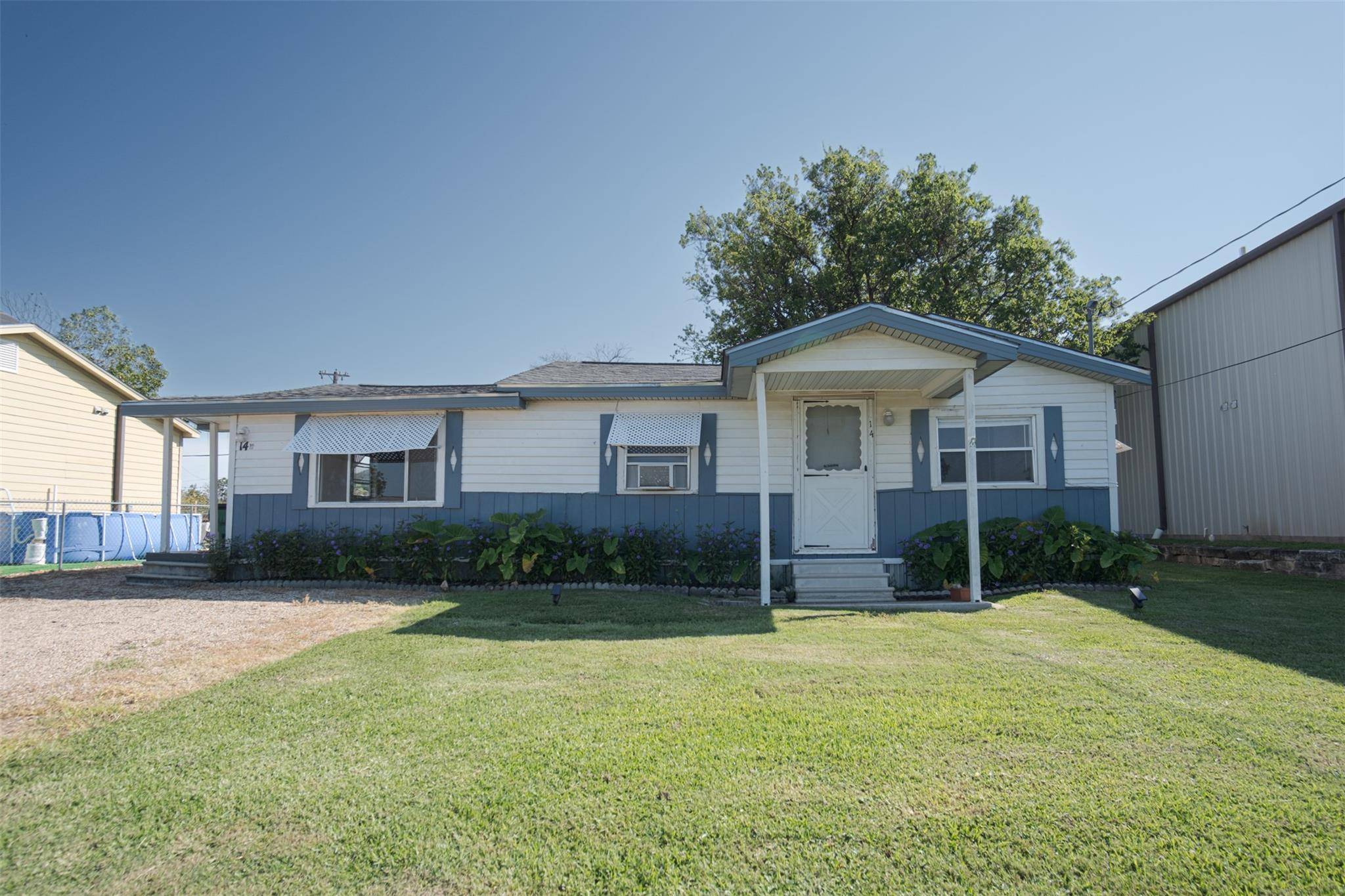 14 W Post Oak Ave, Rogers, TX 76569