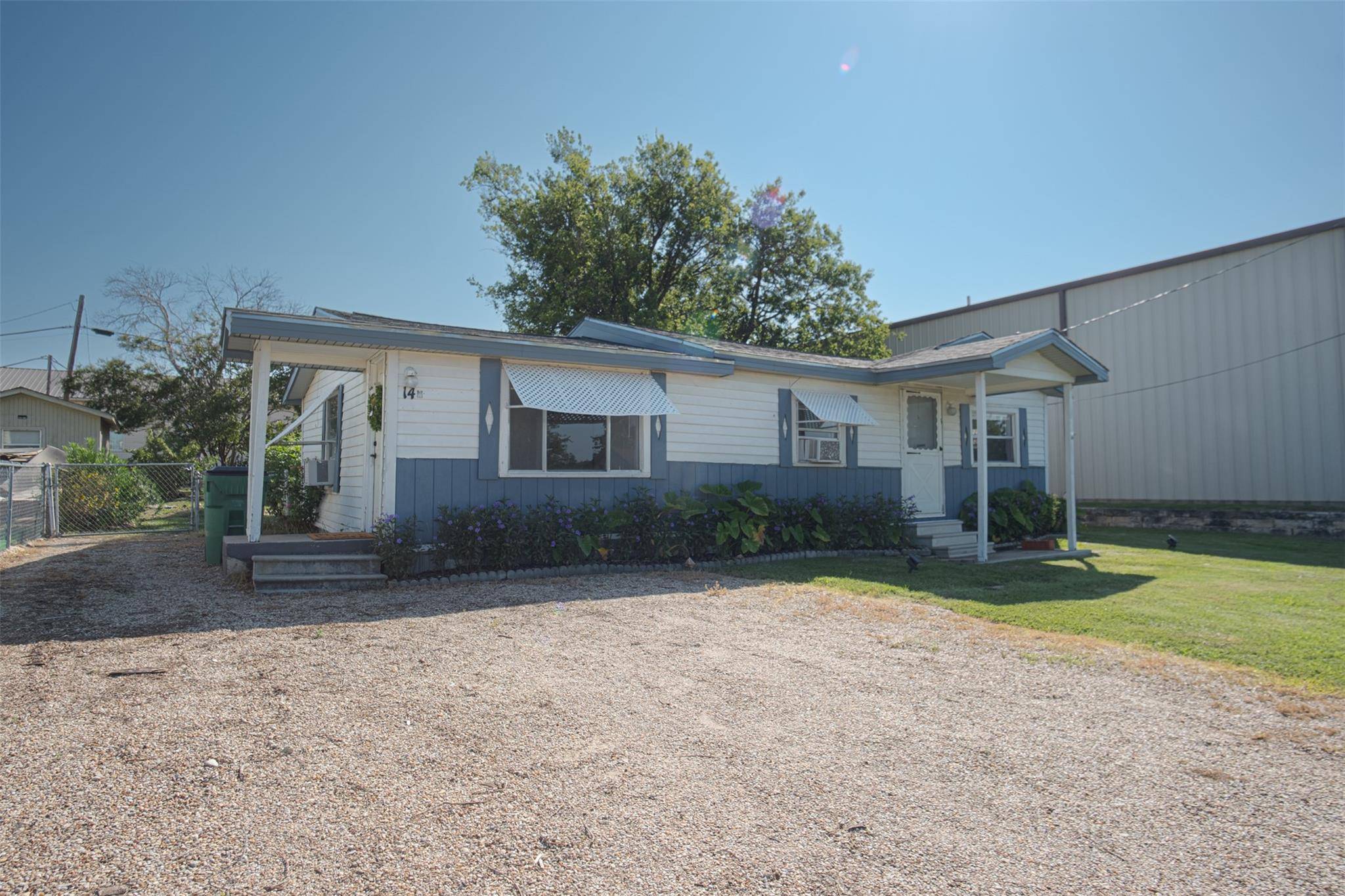 14 W Post Oak Ave, Rogers, TX 76569