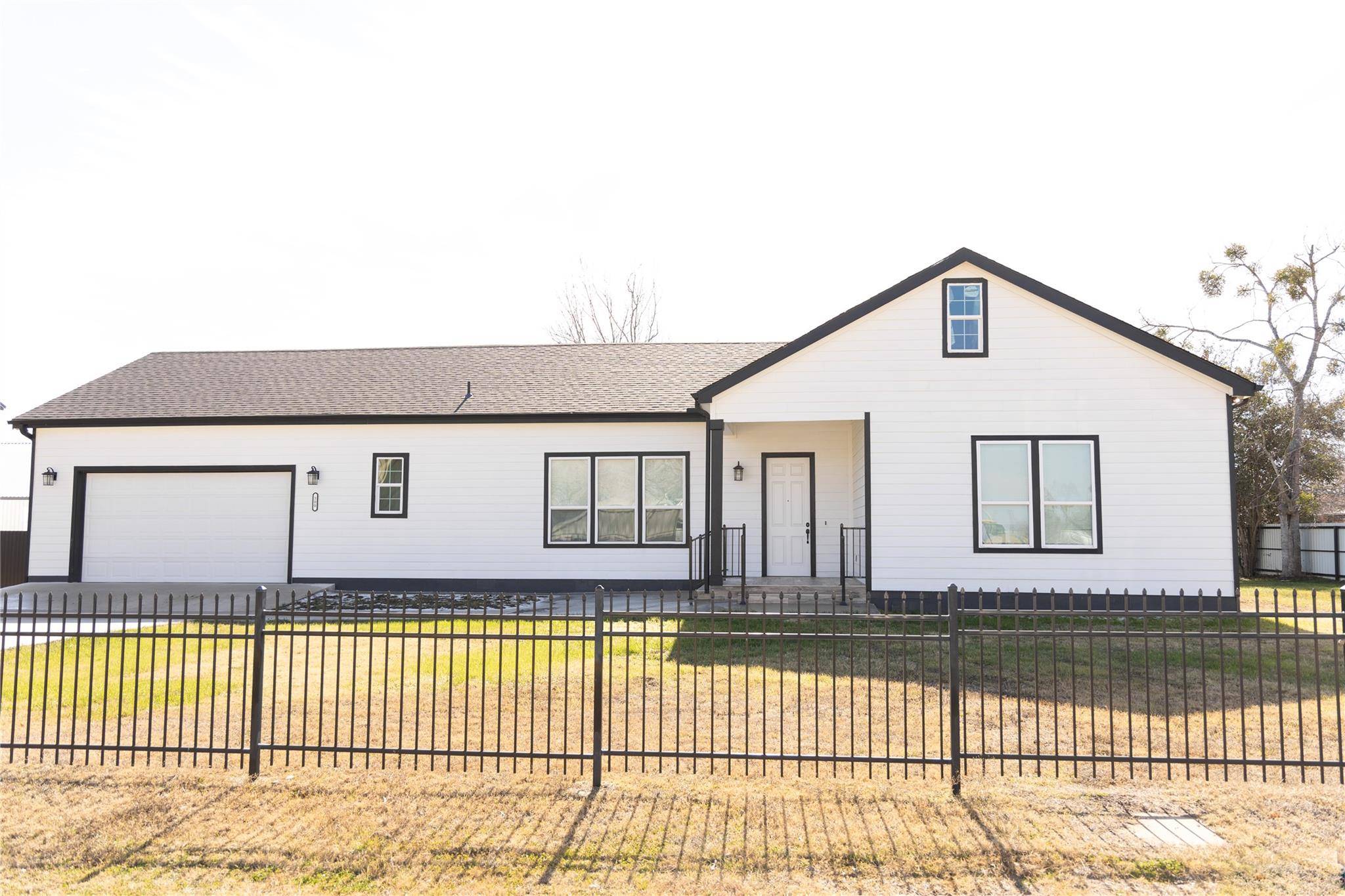300 E Front ST, Thorndale, TX 76577