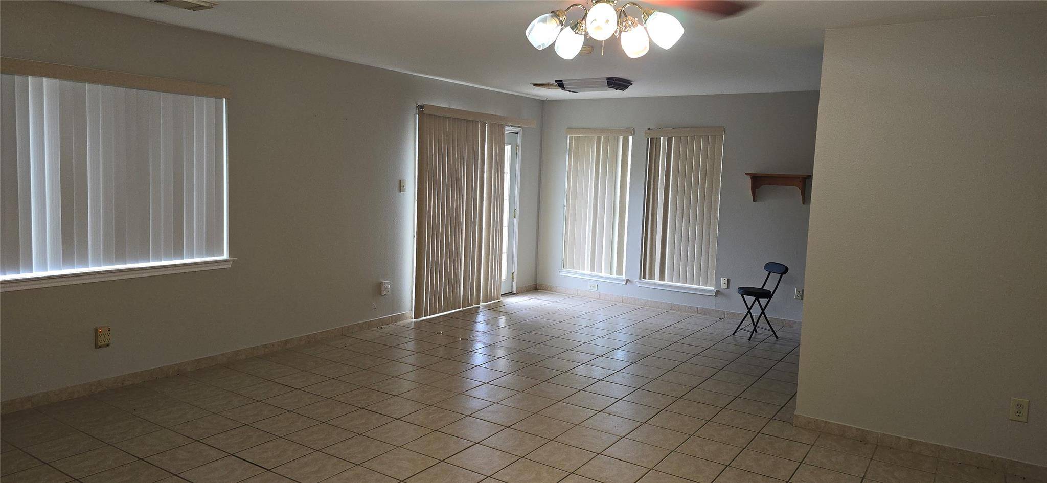 125 Kelly LN, Buda, TX 78610