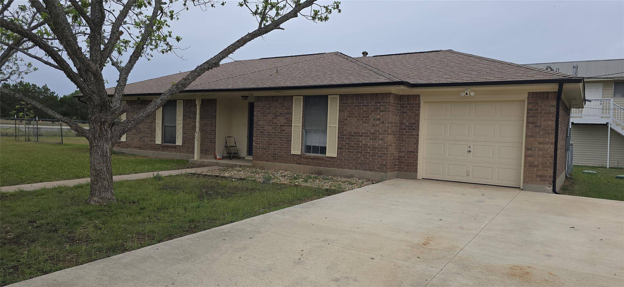 125 Kelly LN, Buda, TX 78610