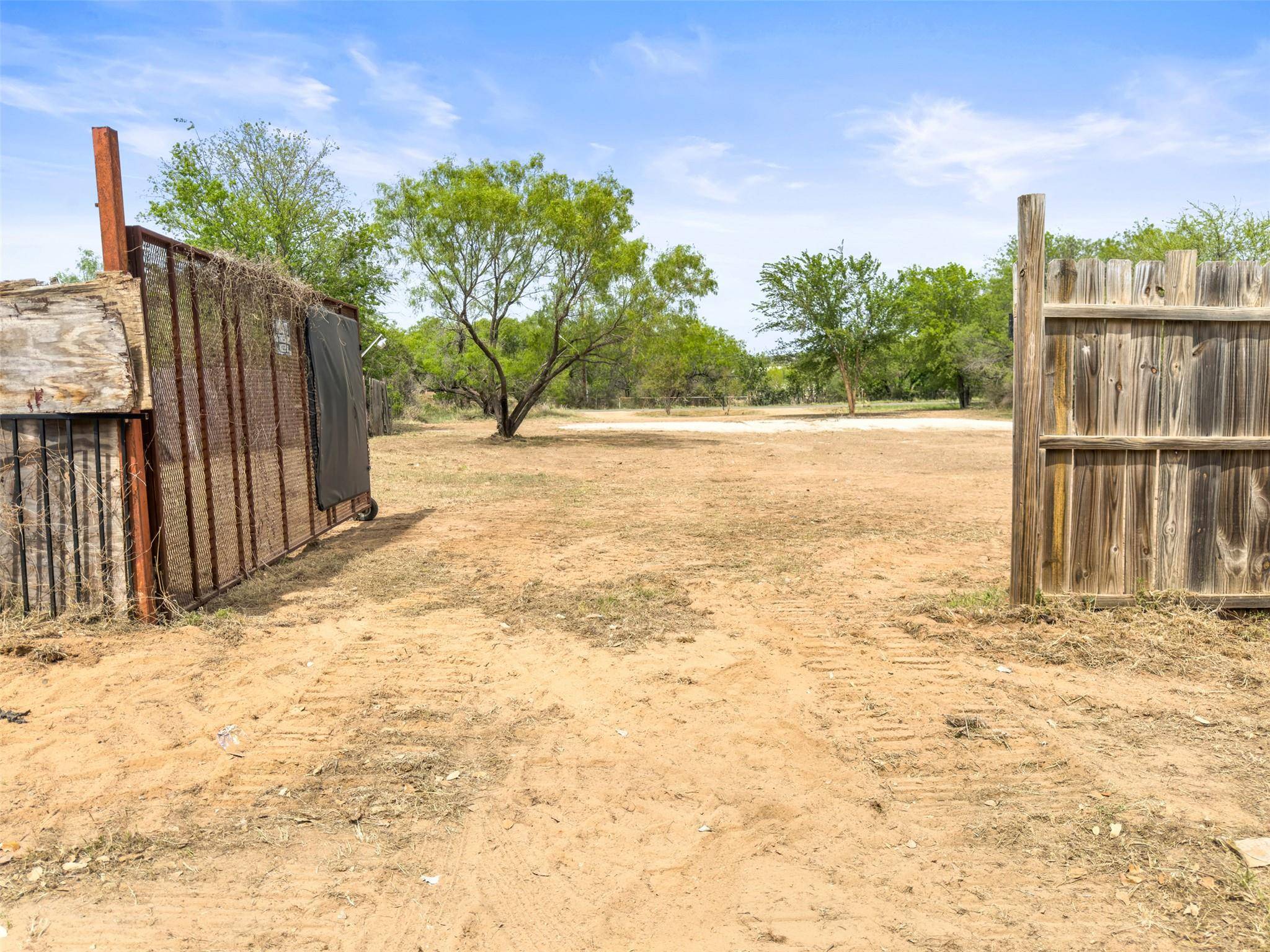 302 Seneca DR, Burnet, TX 78611